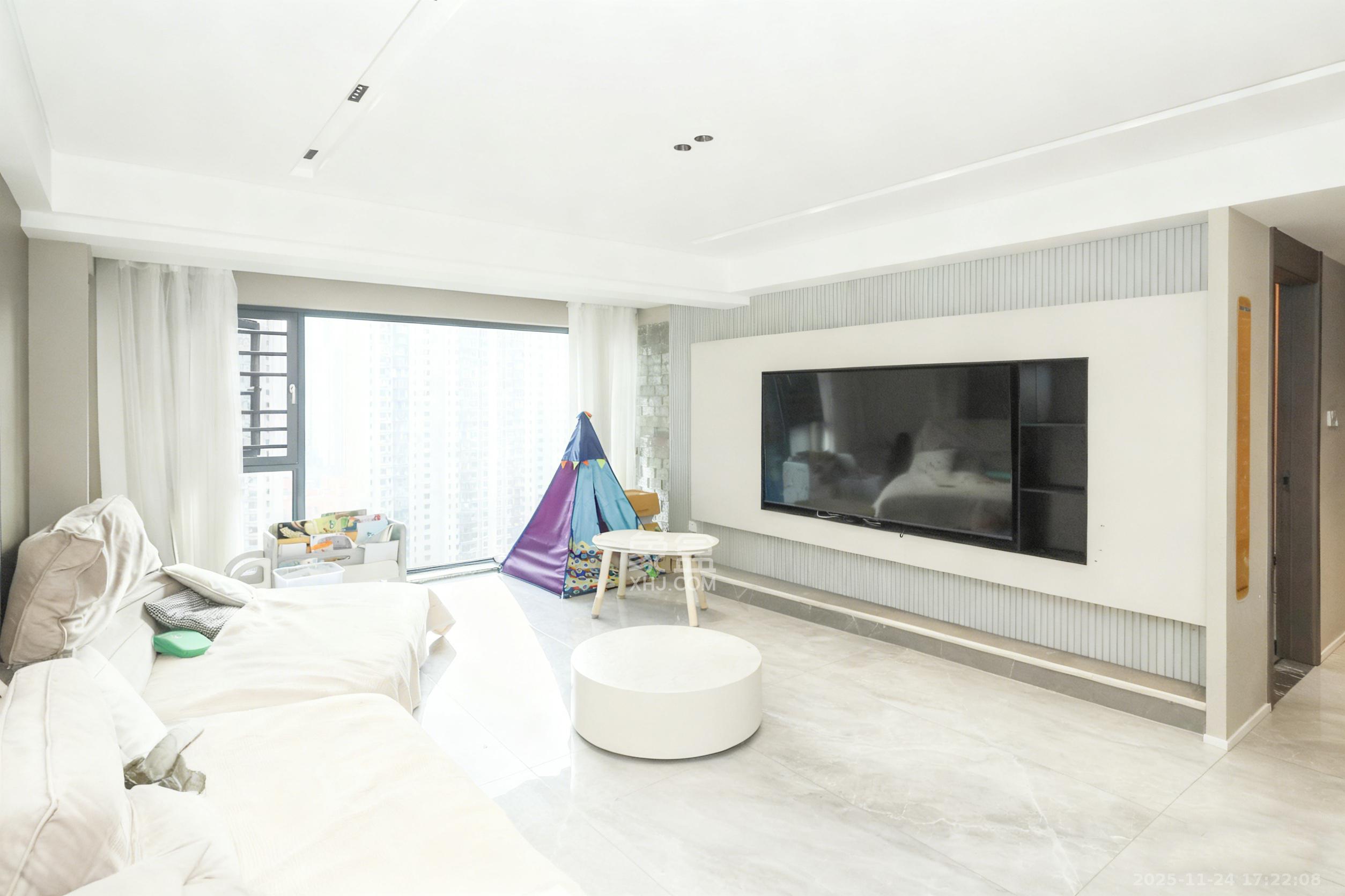 中国铁建梅溪青秀三期 4室2厅2卫 238.0万 中国铁建梅溪青秀三期 4室2厅2卫 238.0万客厅