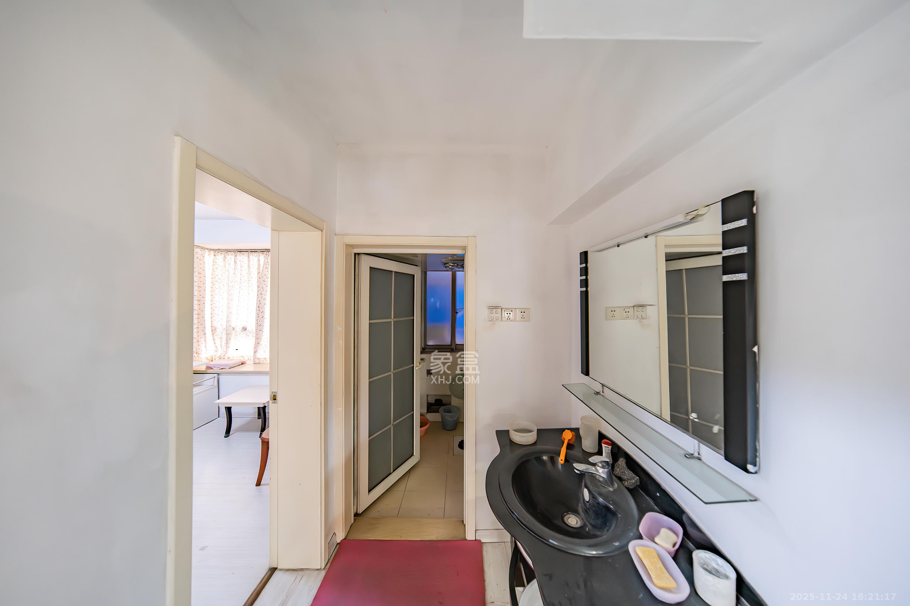 金帆小区  3室2厅2卫    79.8万卫生间