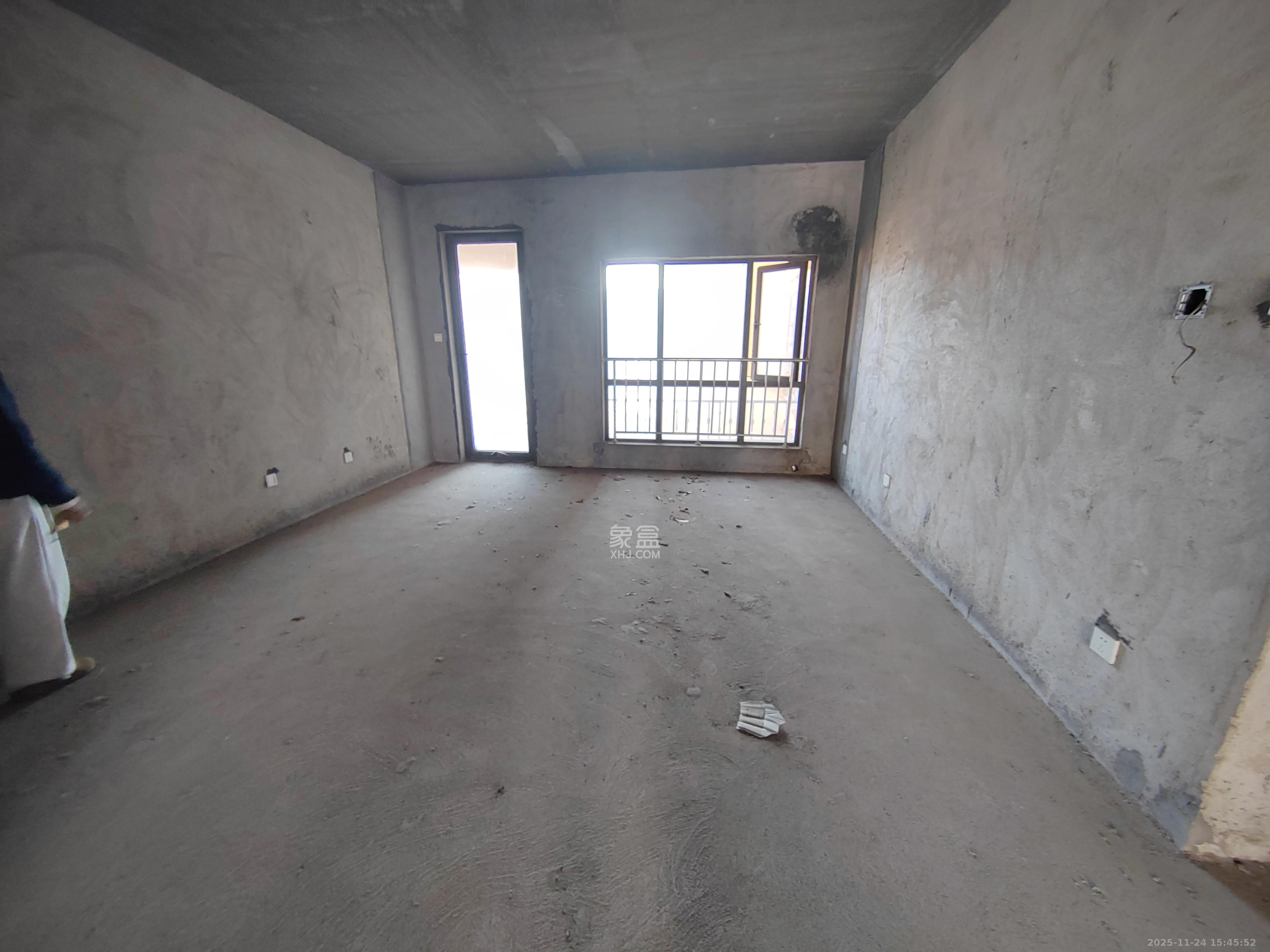 金侨城 4室2厅2卫 45.8万 金侨城 4室2厅2卫 45.8万客厅