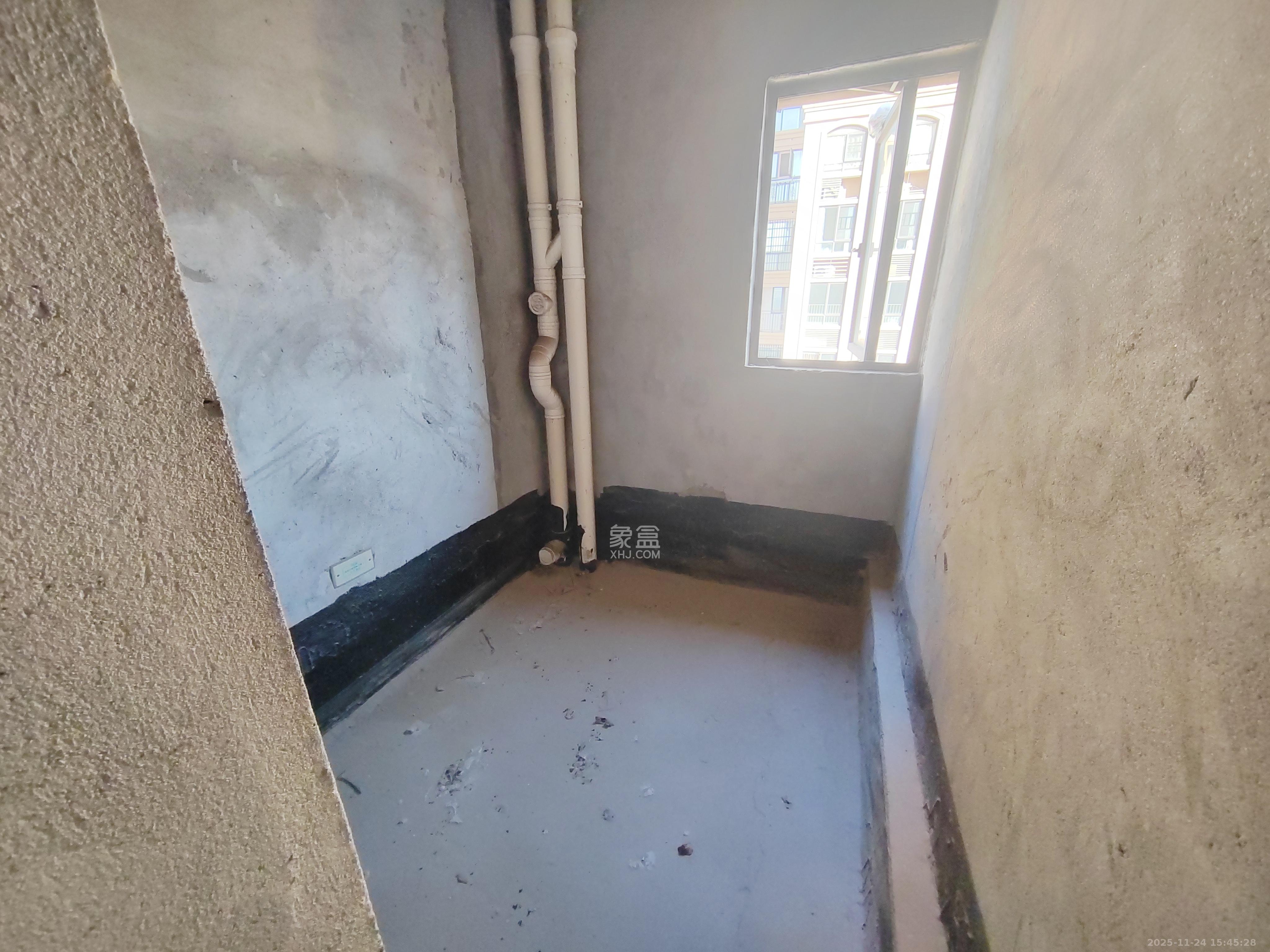 金侨城 4室2厅2卫 45.8万 金侨城 4室2厅2卫 45.8万客厅