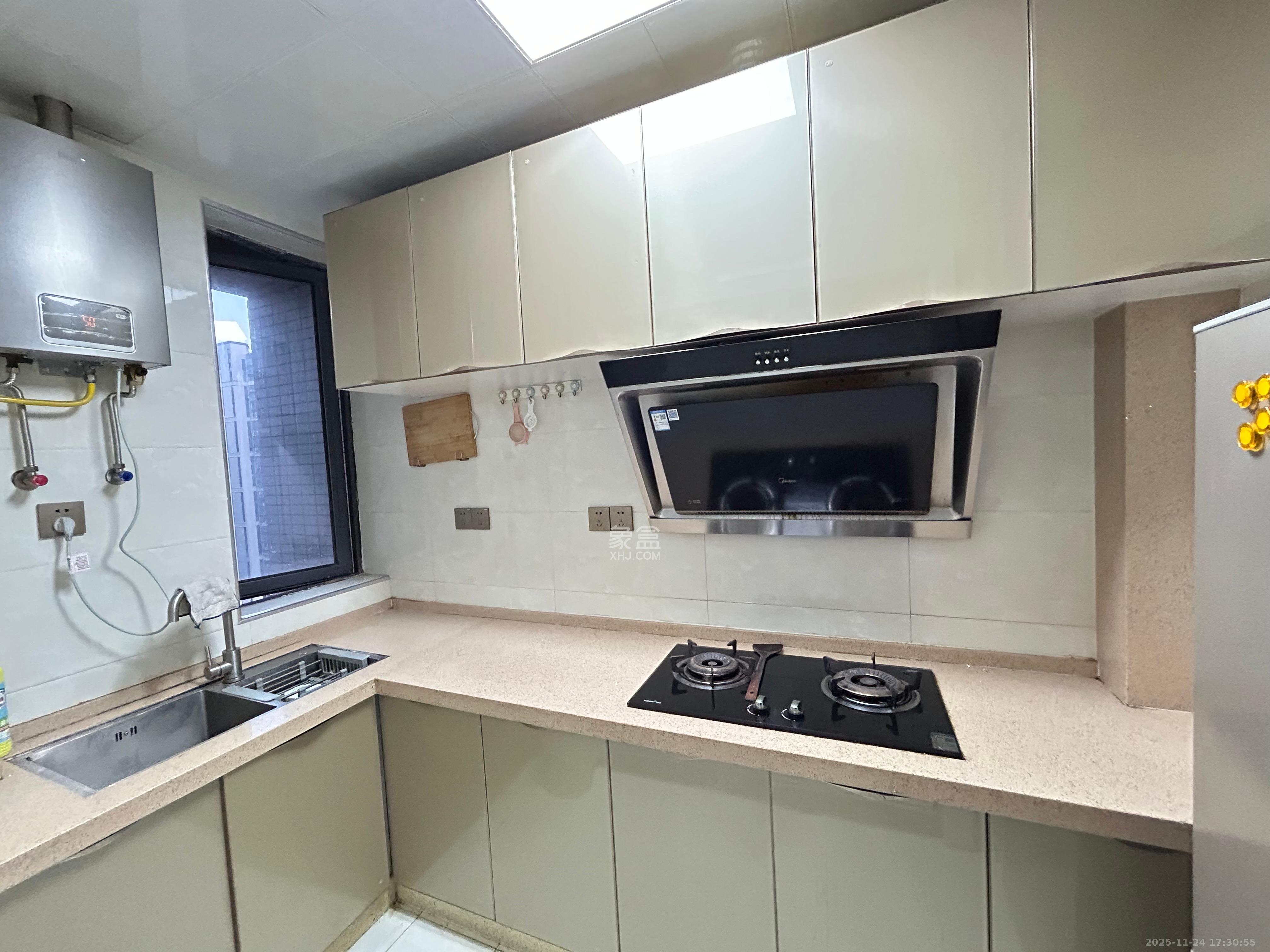 恒基凯旋门三期 3室2厅1卫 2200.0元/月 恒基凯旋门三期 3室2厅1卫 2200.0元/月室内图