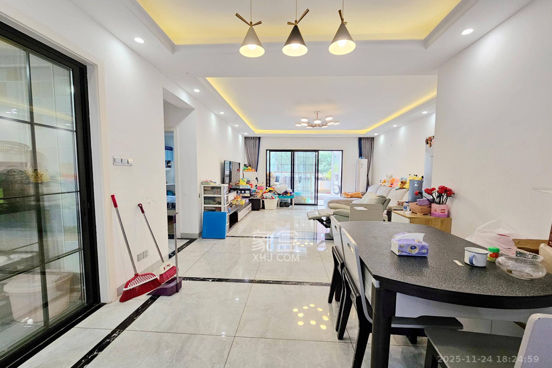 茂华国际湘 3室2厅2卫 150.0万 茂华国际湘 3室2厅2卫 150.0万客厅