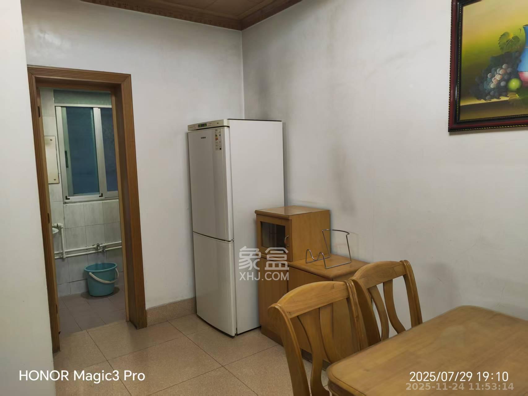 湘农桥社区  3室2厅2卫    2400.0元/月室内图