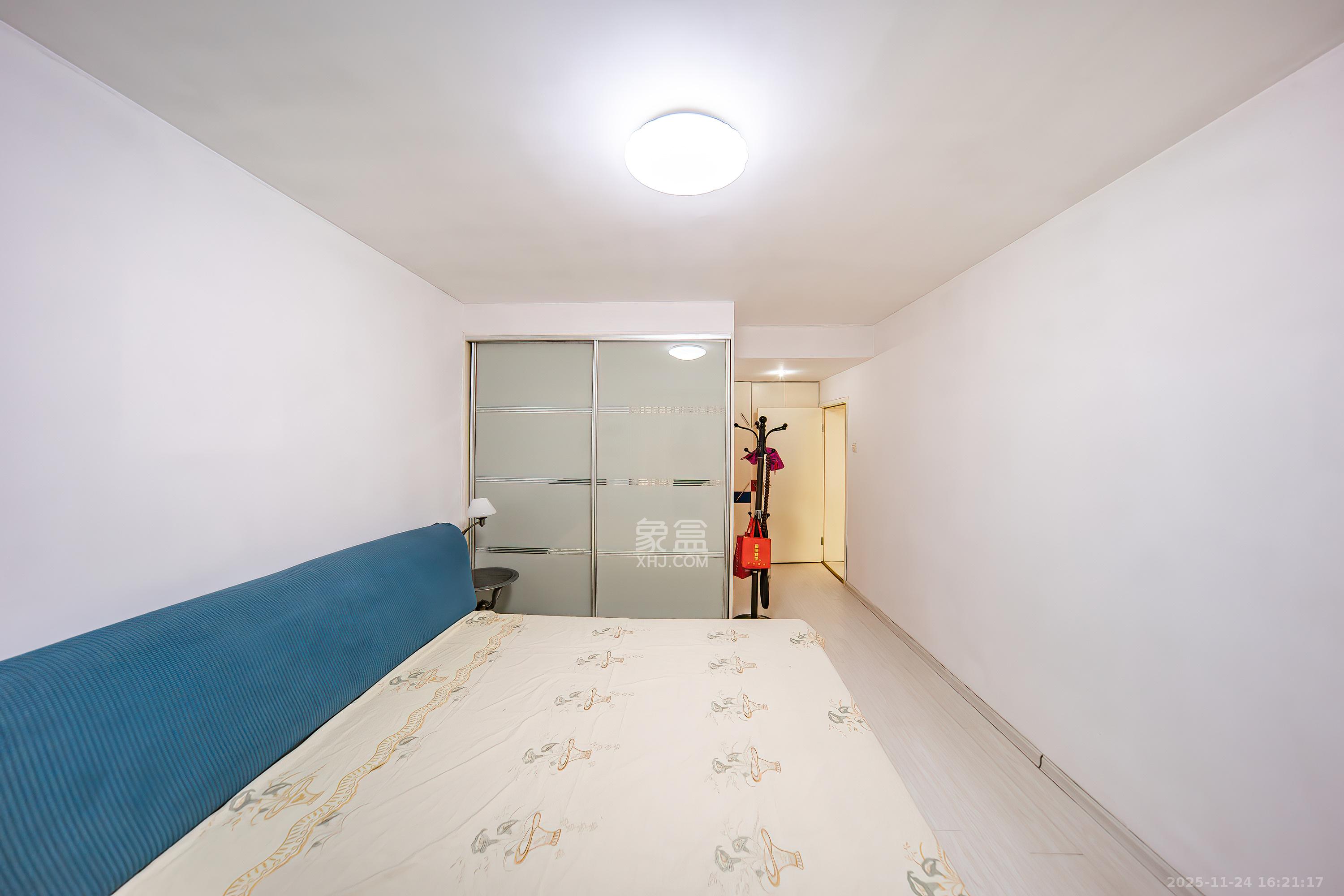 金帆小区  3室2厅2卫    79.8万卧室