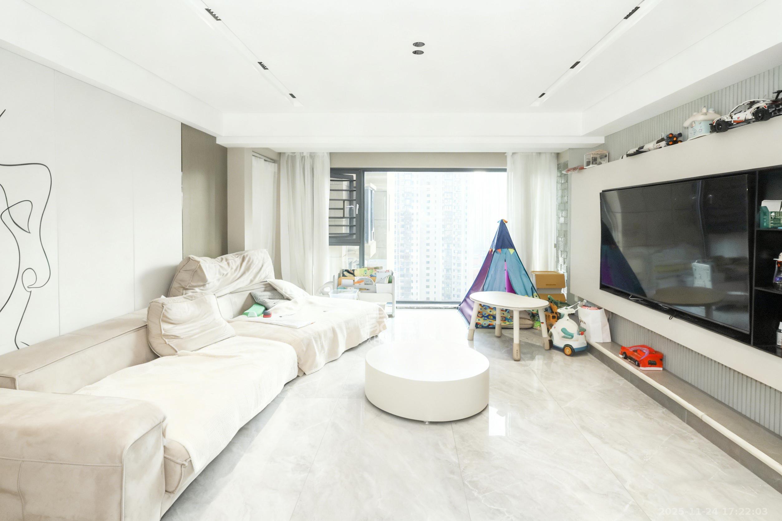 中国铁建梅溪青秀三期 4室2厅2卫 238.0万 中国铁建梅溪青秀三期 4室2厅2卫 238.0万客厅