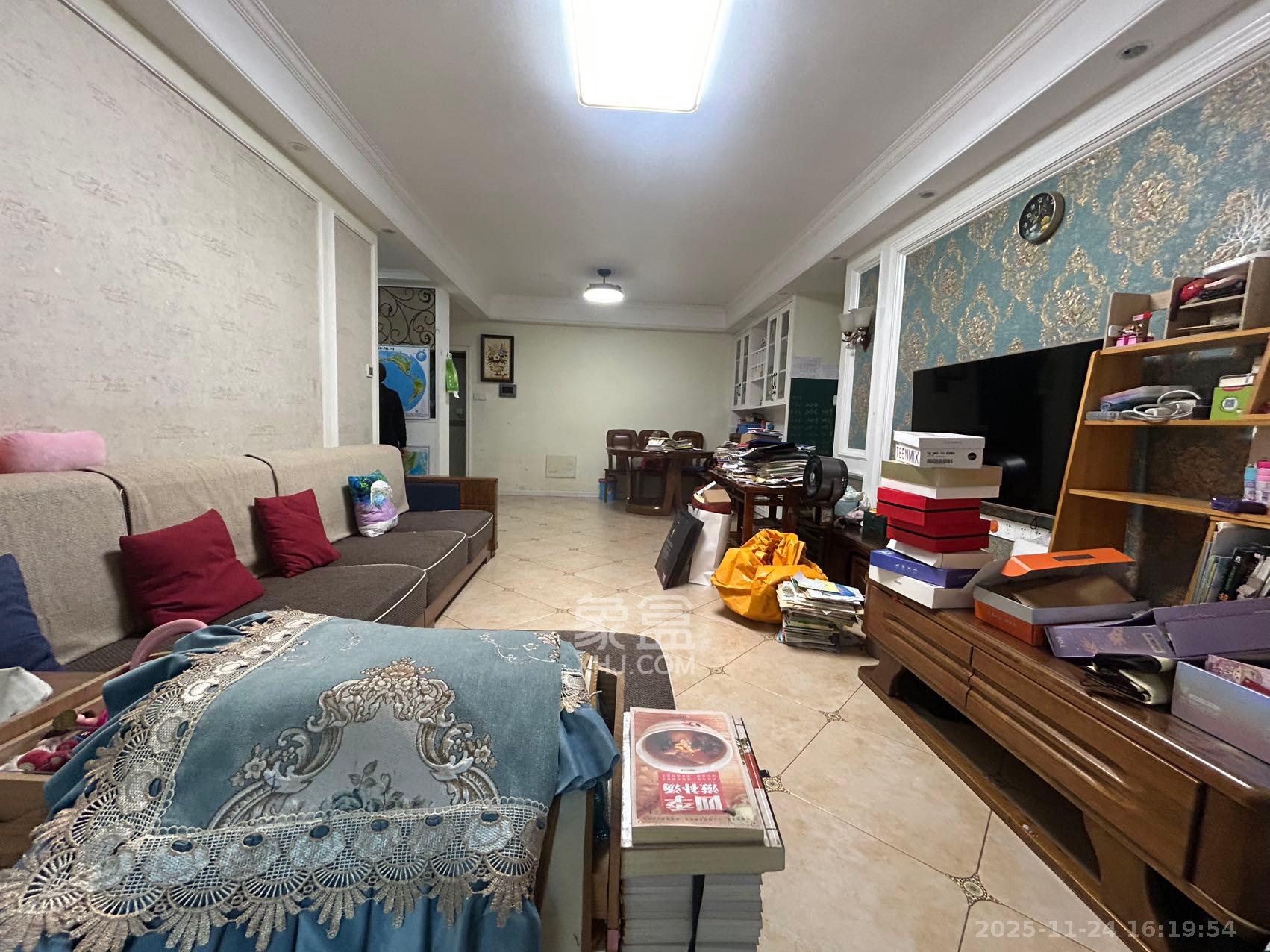 世茂铂翠湾一期 1室2厅1卫 2800.0元/月 世茂铂翠湾一期 1室2厅1卫 2800.0元/月室内图