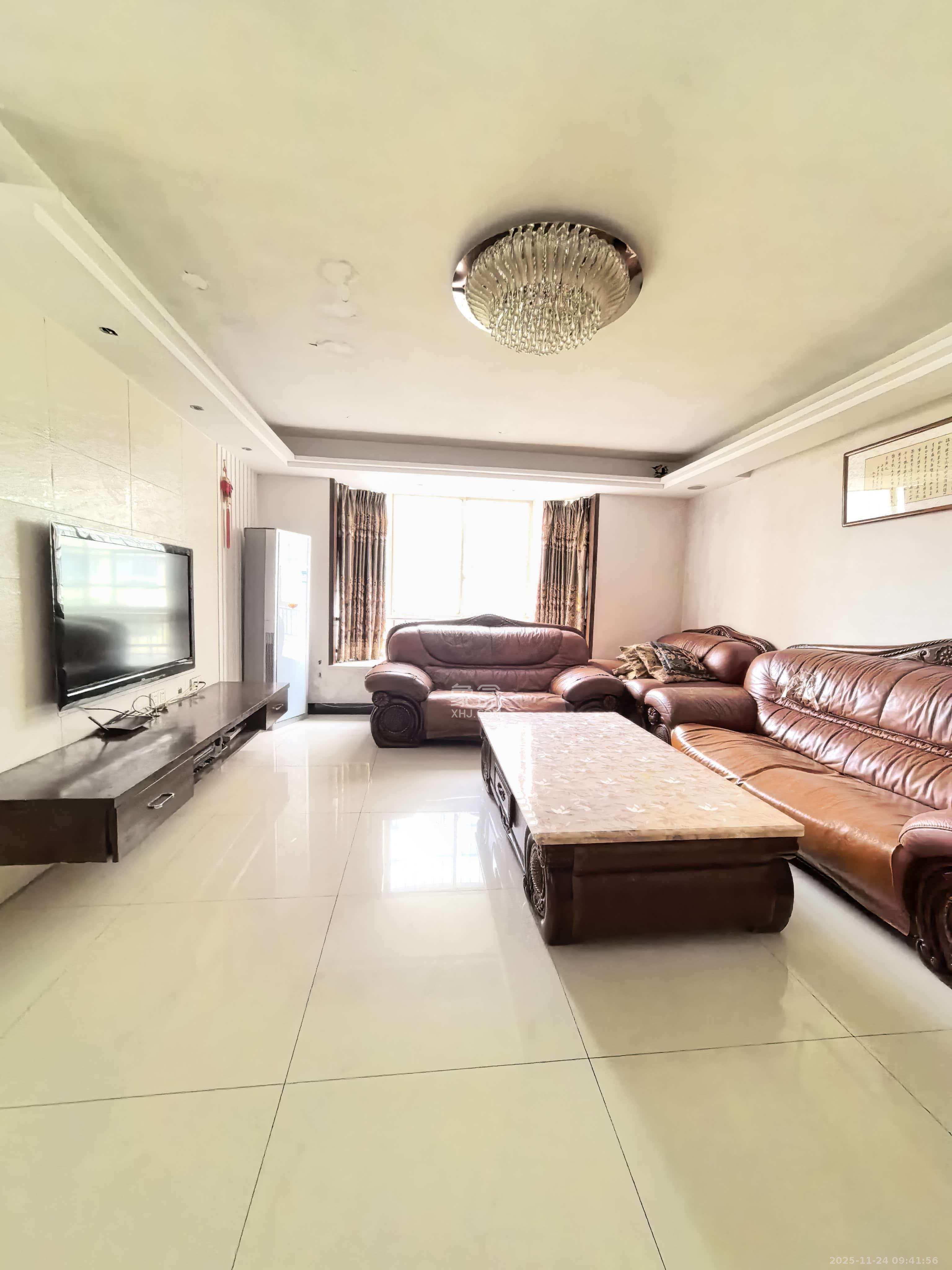 四季美景一、二期  4室2厅2卫    2600.0元/月