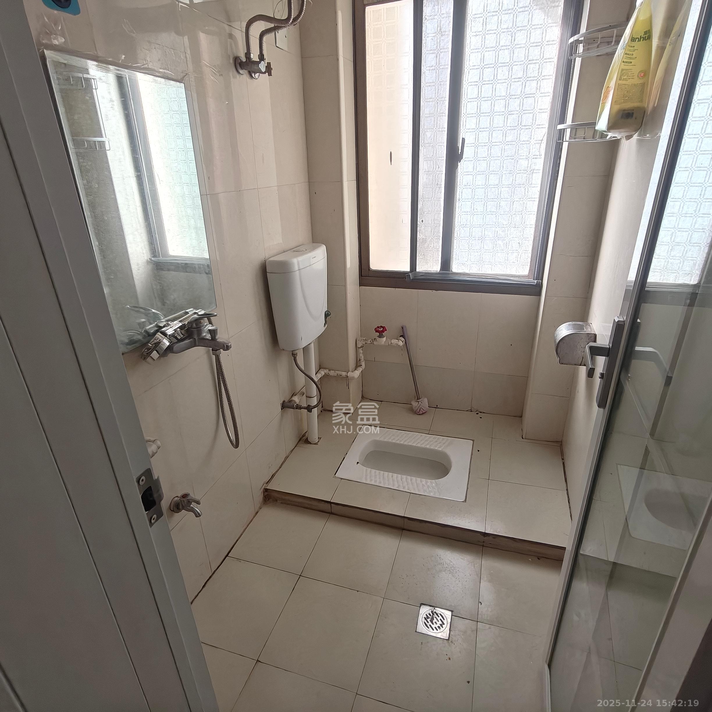 市直属机关宿舍 2室1厅1卫 1300.0元/月 市直属机关宿舍 2室1厅1卫 1300.0元/月室内图