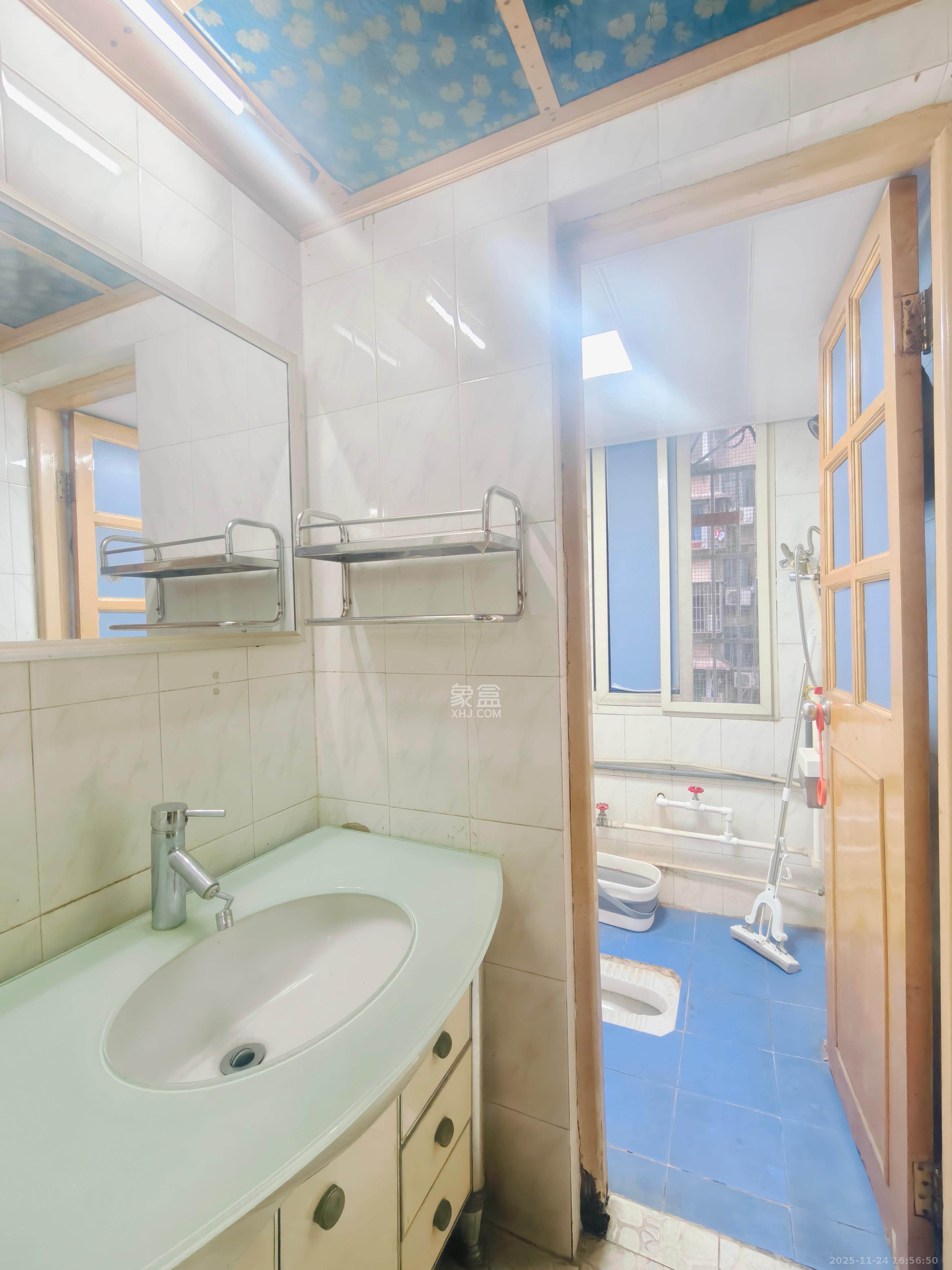 德雅精品公寓 3室2厅1卫 2500.0元/月 德雅精品公寓 3室2厅1卫 2500.0元/月室内图