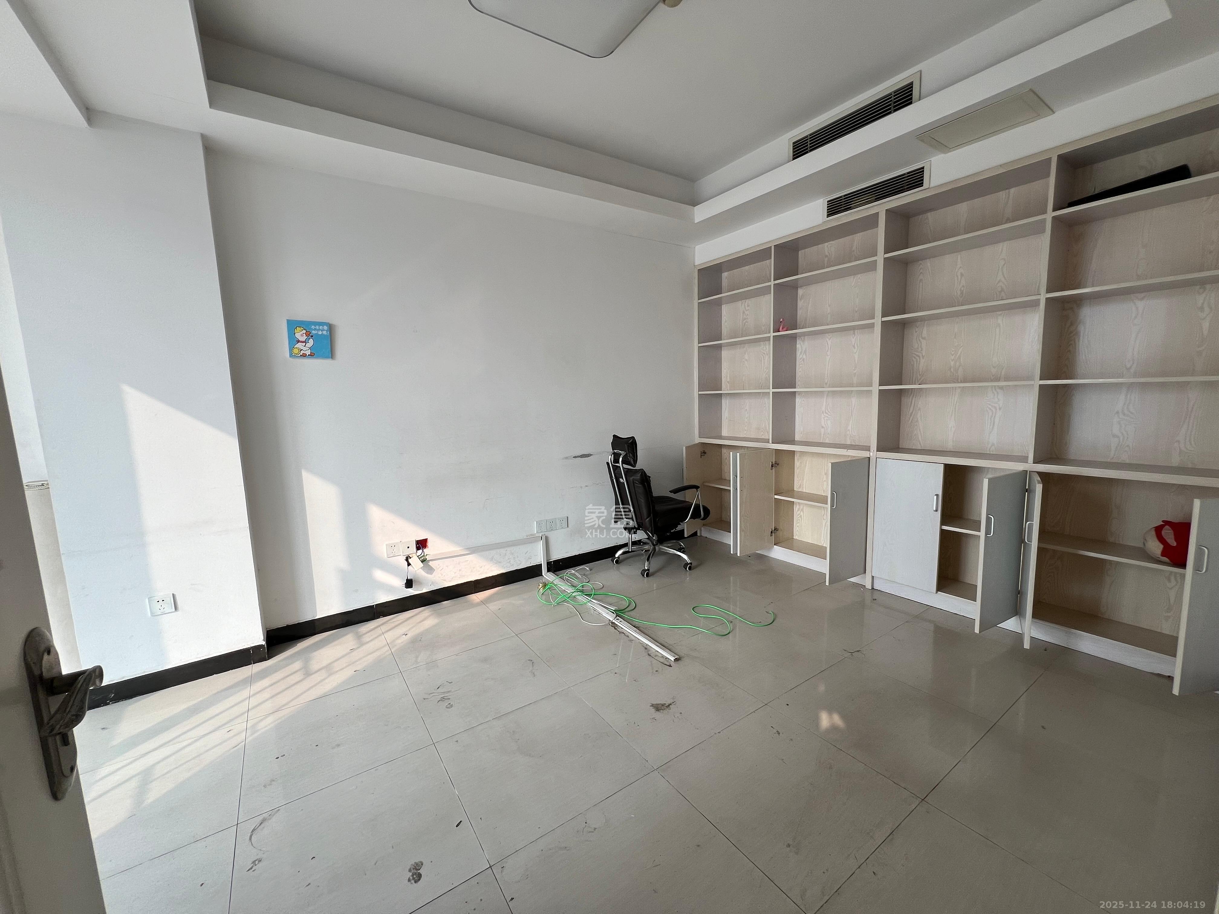 长房中庭国际（东郡华蓉广场）  3室2厅1卫    5500.0元/月室内图