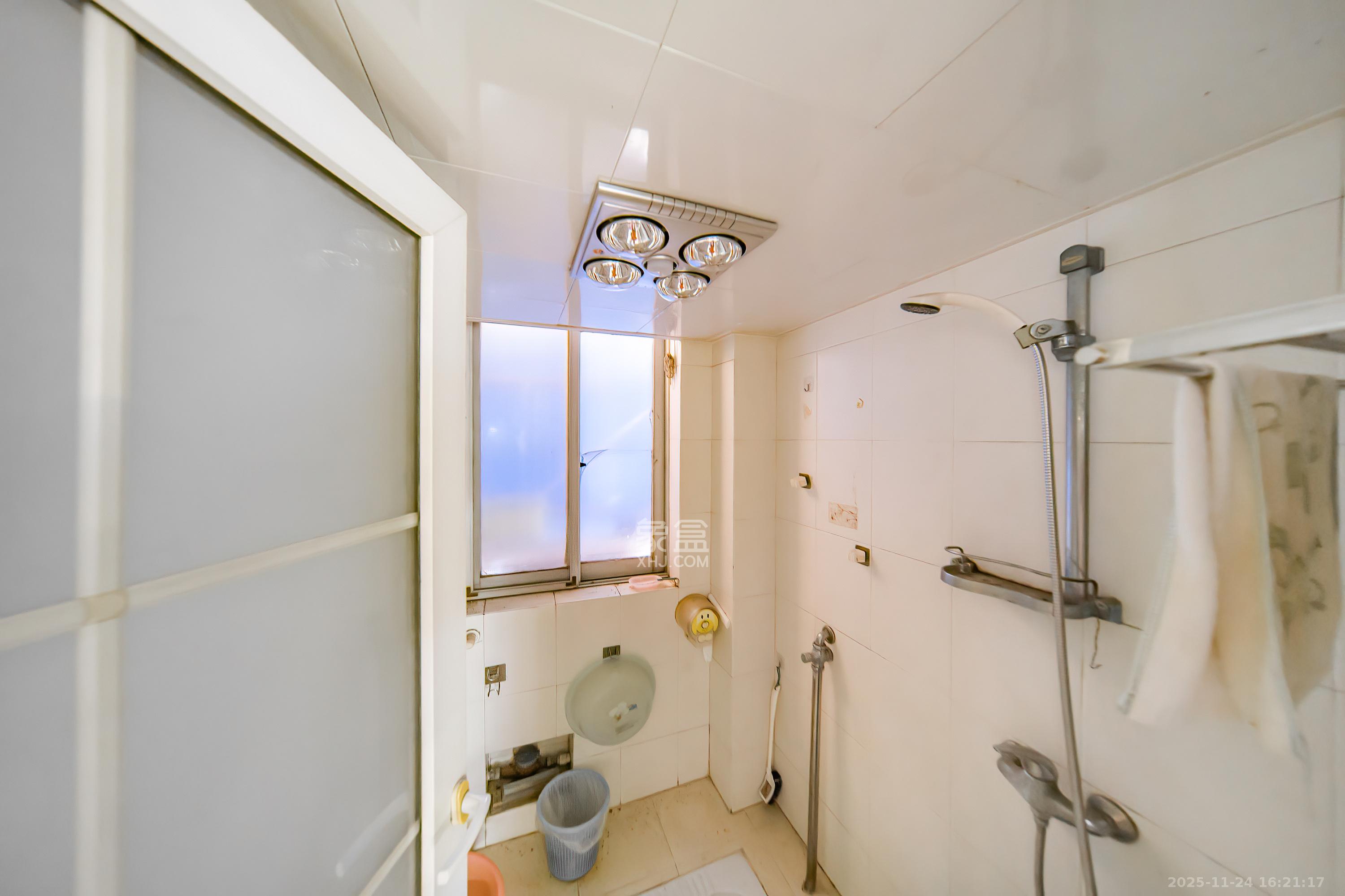 金帆小区 3室2厅2卫 79.8万 金帆小区 3室2厅2卫 79.8万卫生间