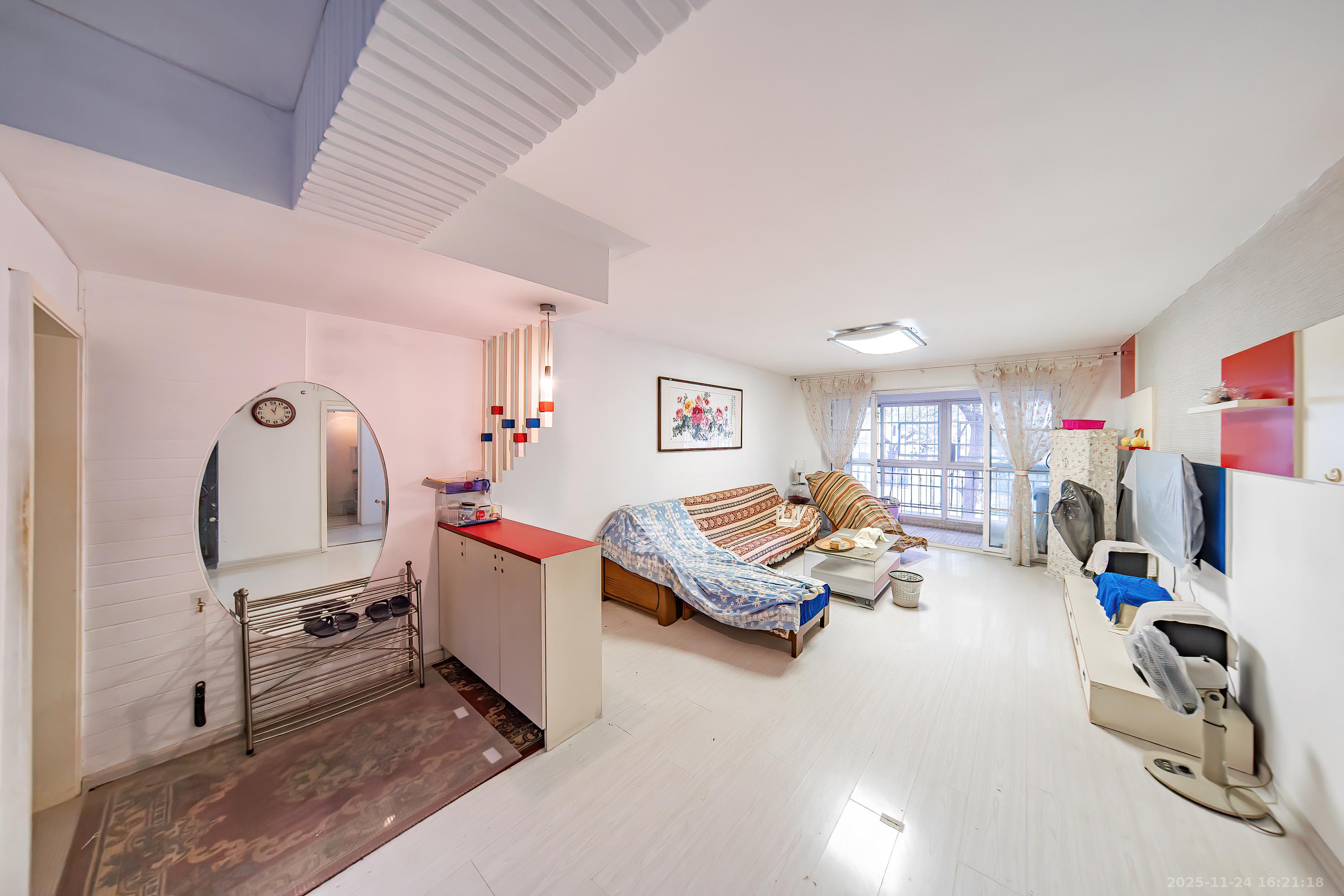 金帆小区  3室2厅2卫    79.8万客厅