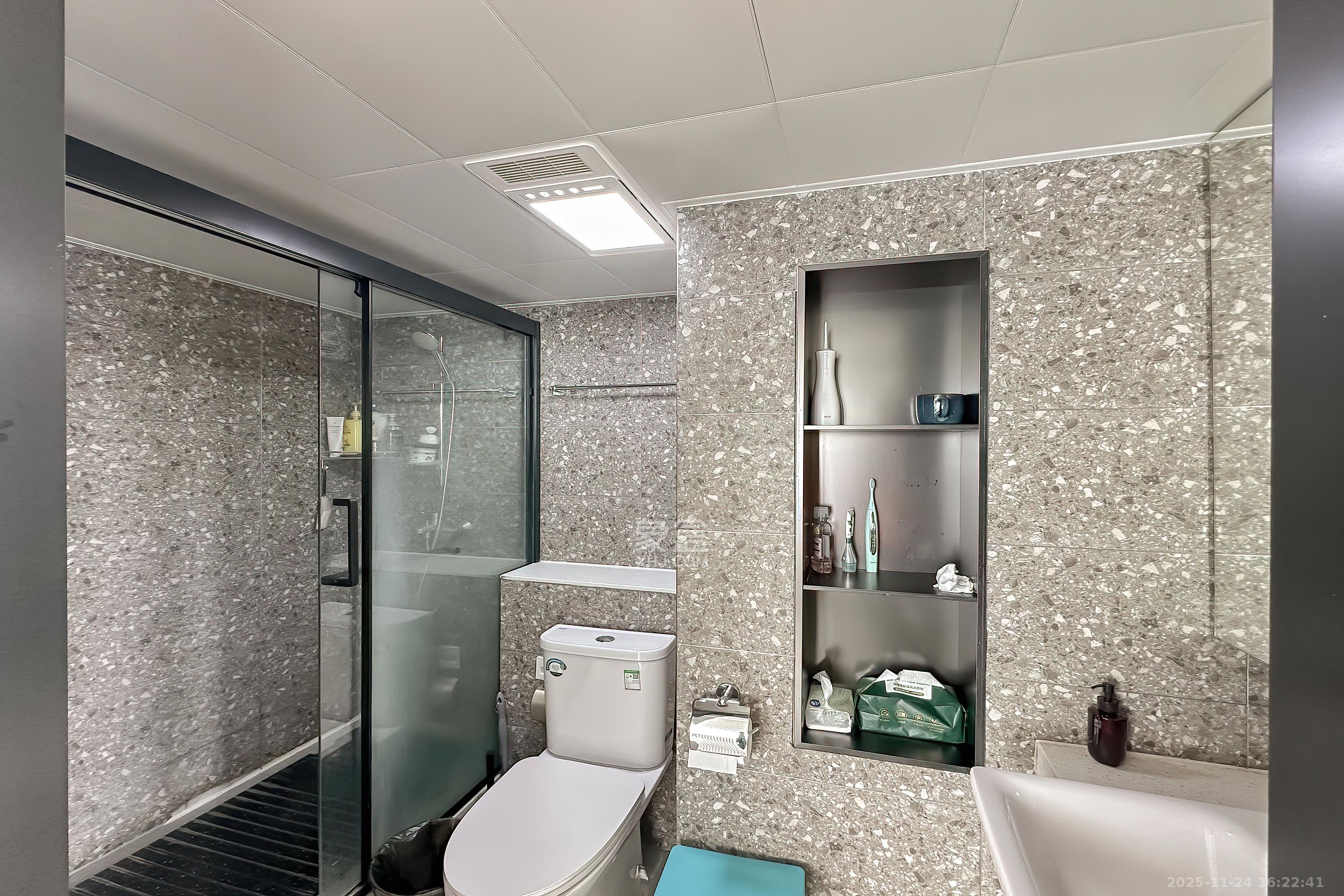 华远华时代 1室2厅2卫 126.0万 华远华时代 1室2厅2卫 126.0万卫生间