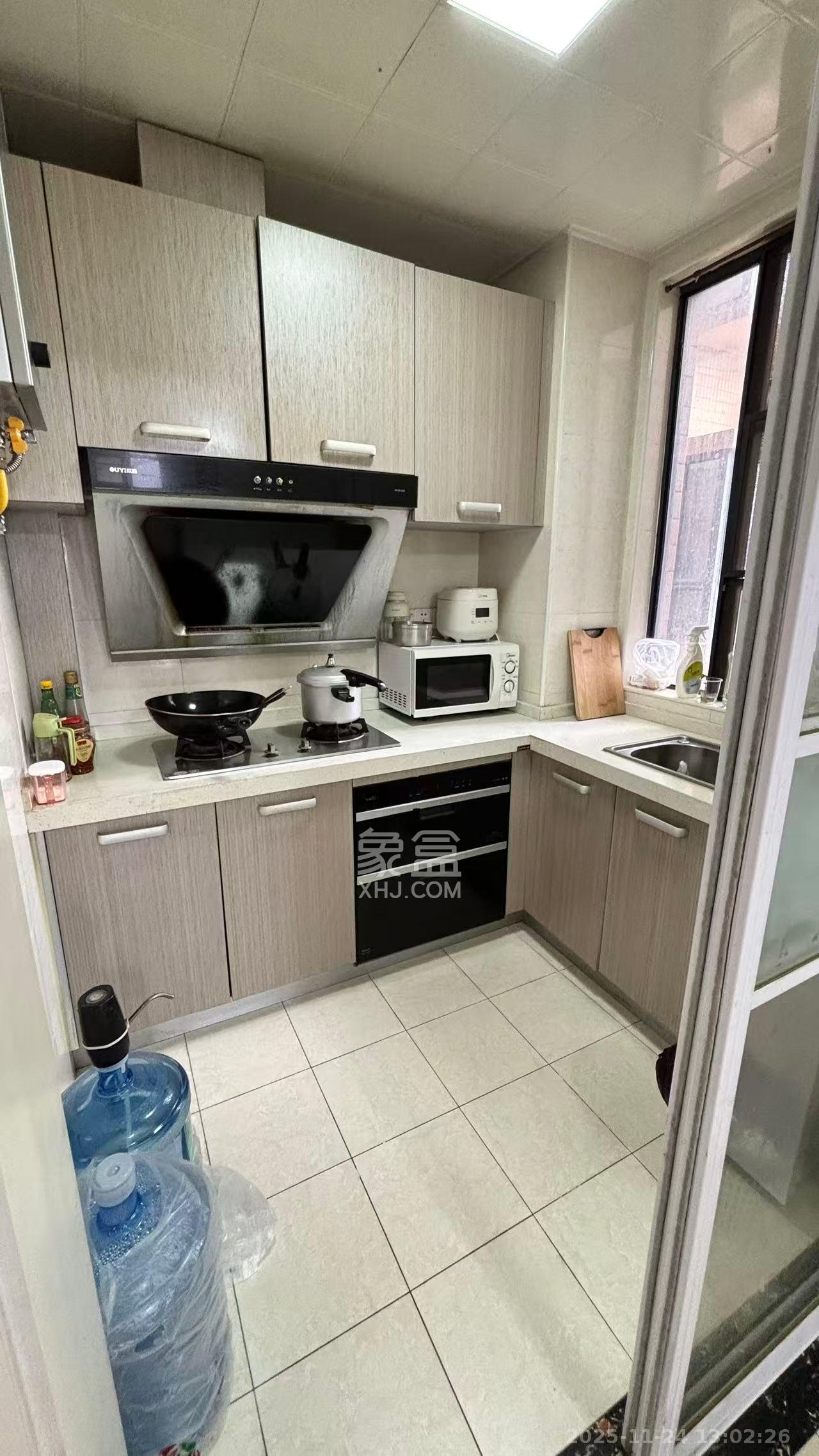 华悦城  2室2厅1卫    2200.0元/月室内图1