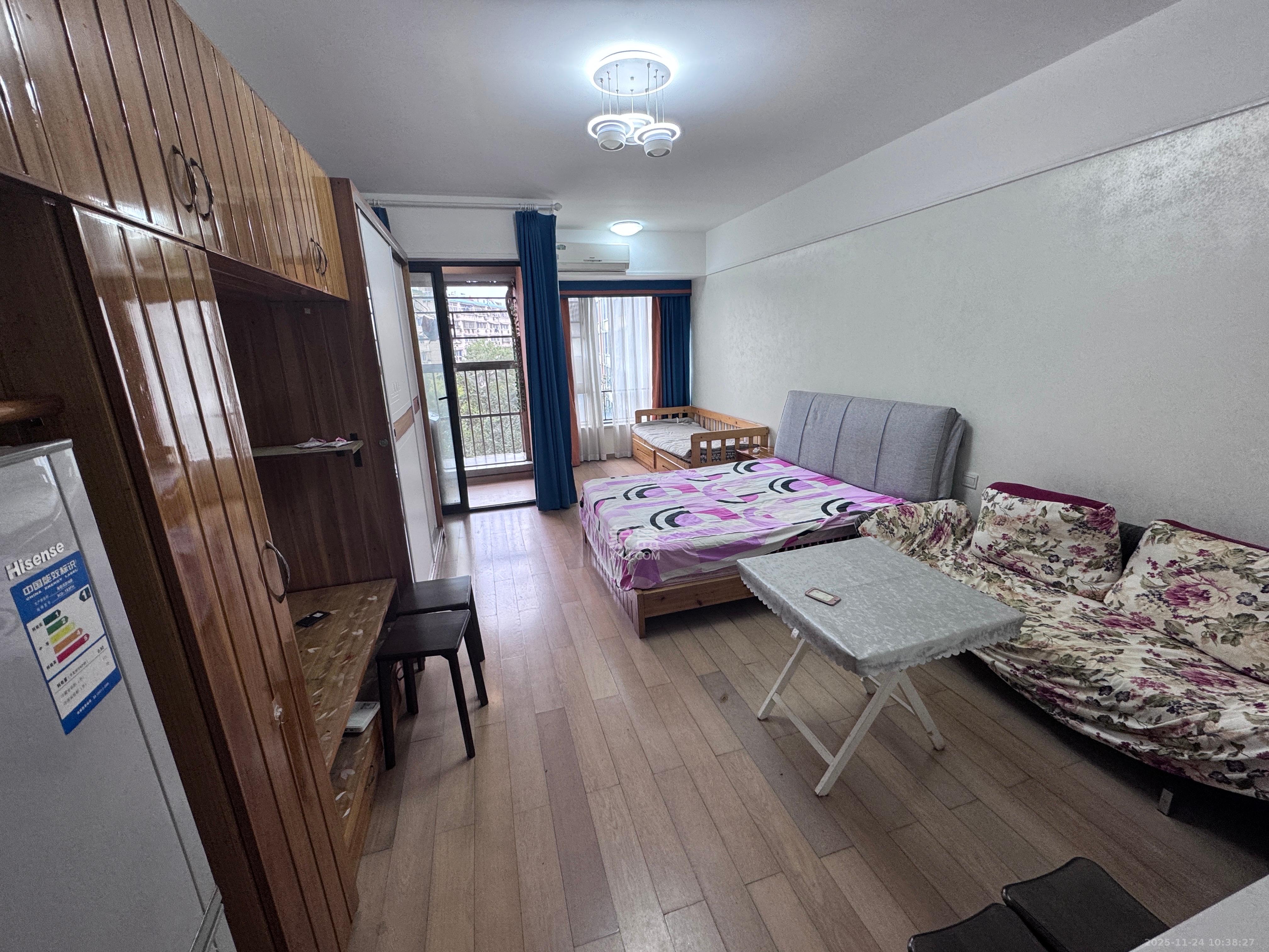 万科金色家园  1室1厅1卫    1500.0元/月