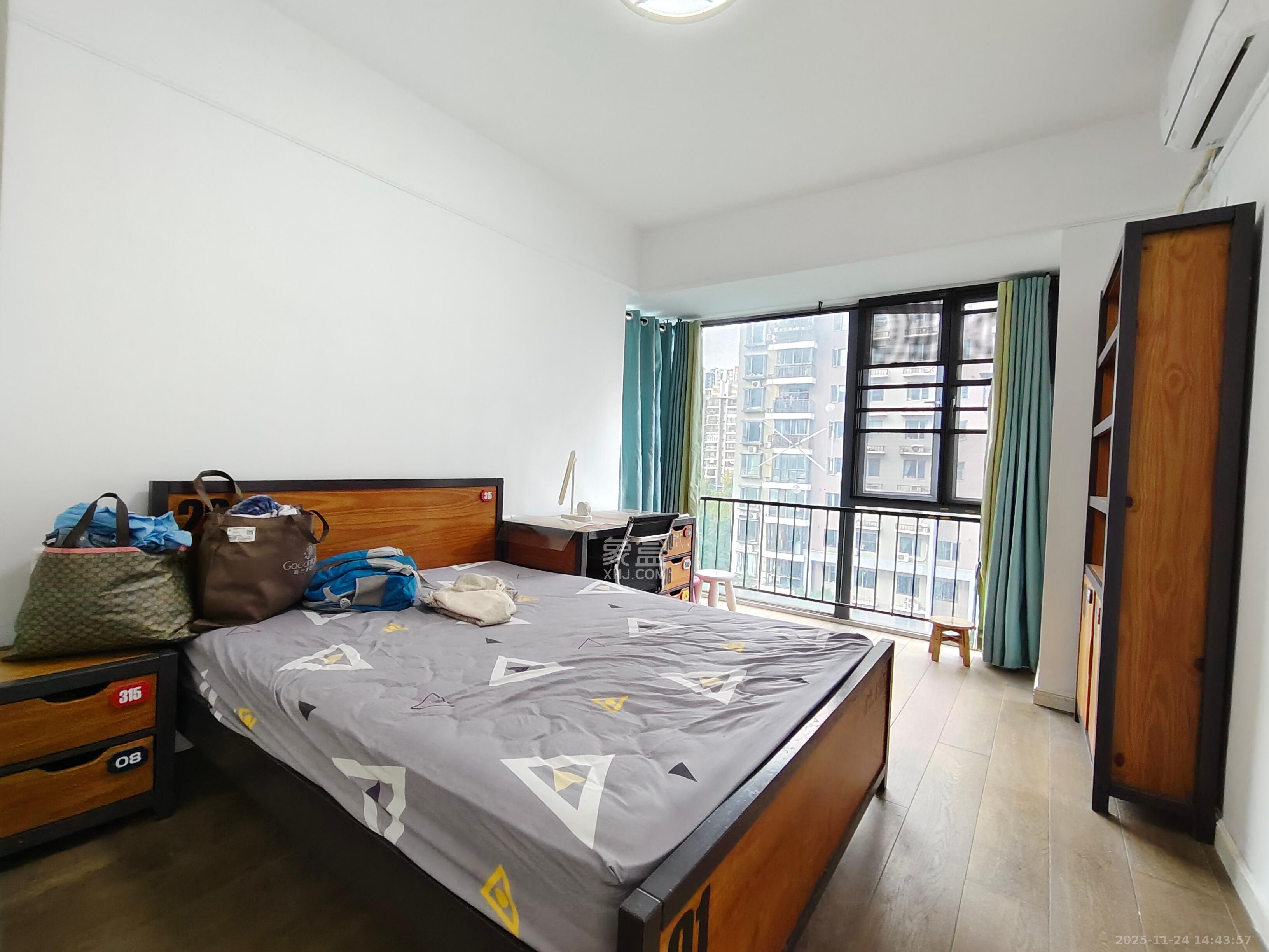 银港水晶城 3室2厅2卫 2800.0元/月 银港水晶城 3室2厅2卫 2800.0元/月室内图