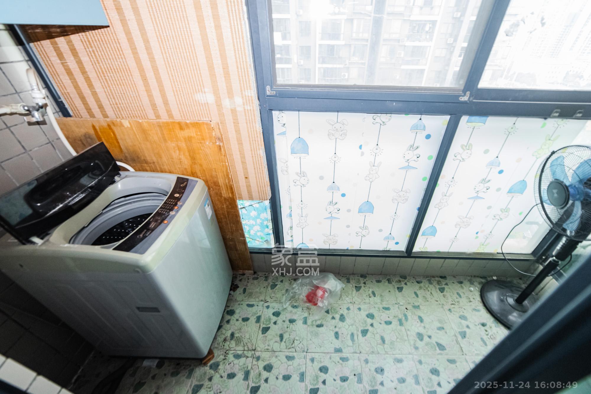 湘江世纪城咏江苑 3室2厅2卫 91.0万 湘江世纪城咏江苑 3室2厅2卫 91.0万阳台