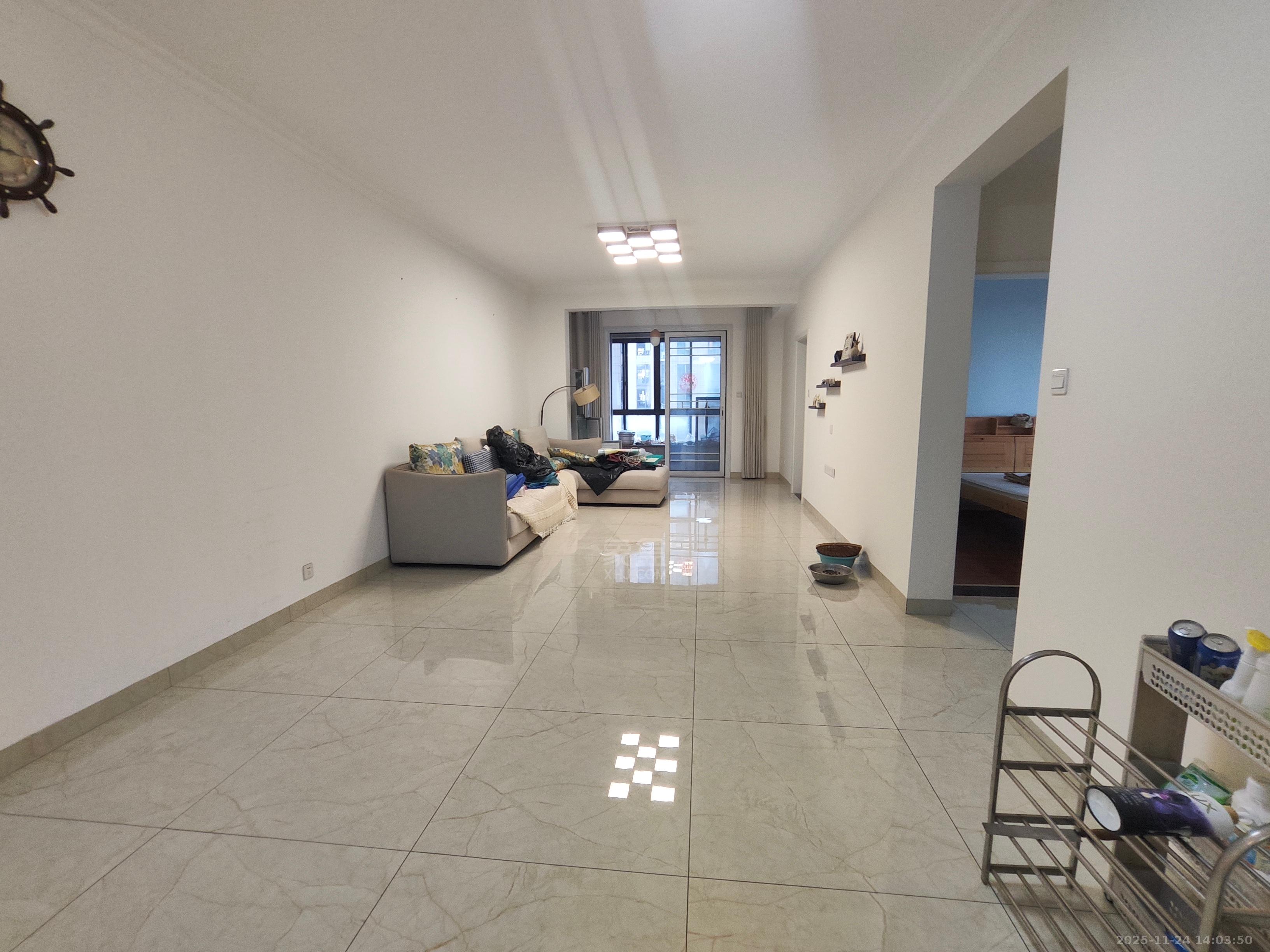 中泰财富湘江  3室2厅1卫    2000.0元/月