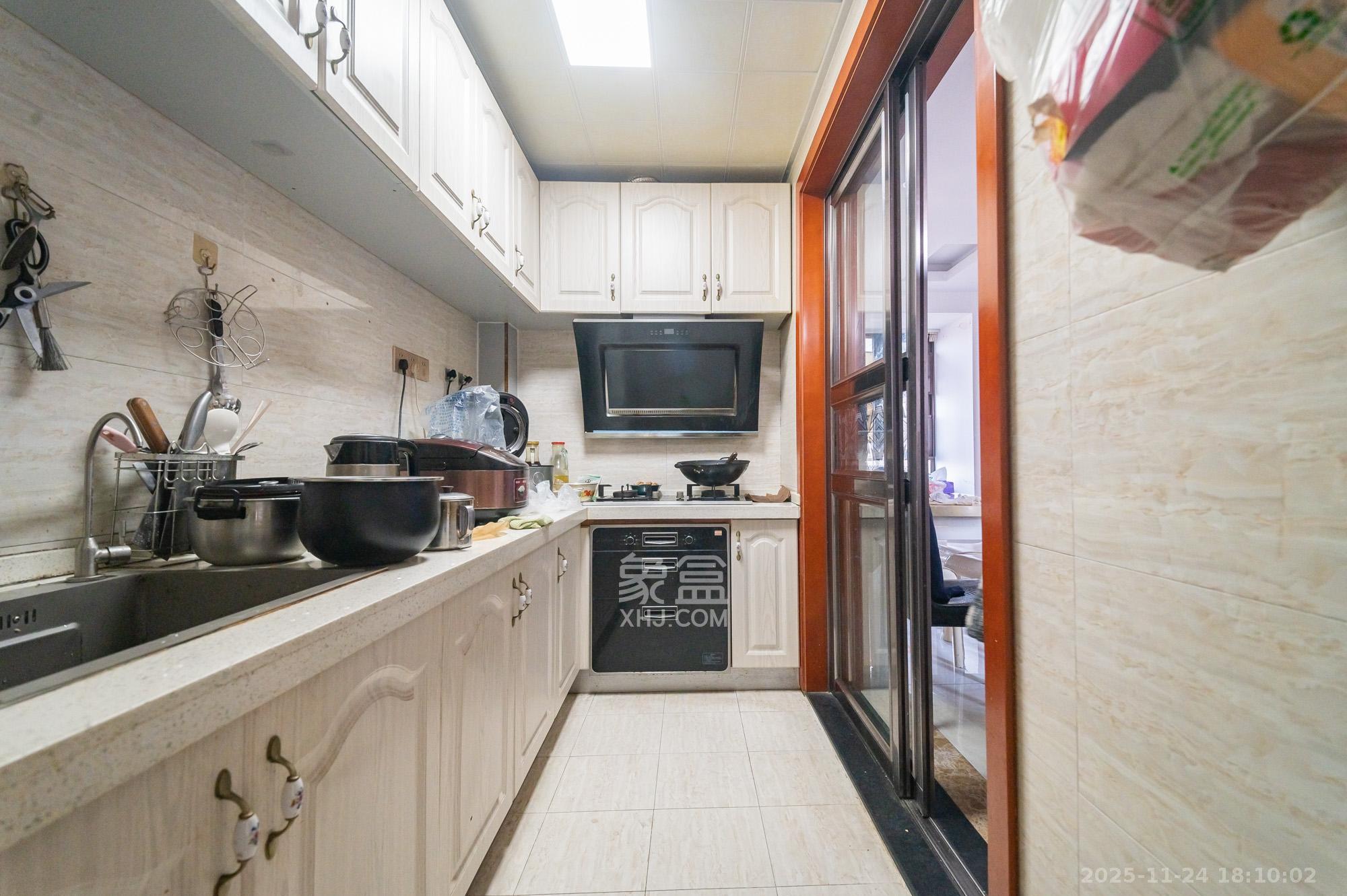 华润凤凰城三期 3室2厅2卫 86.8万 华润凤凰城三期 3室2厅2卫 86.8万厨房