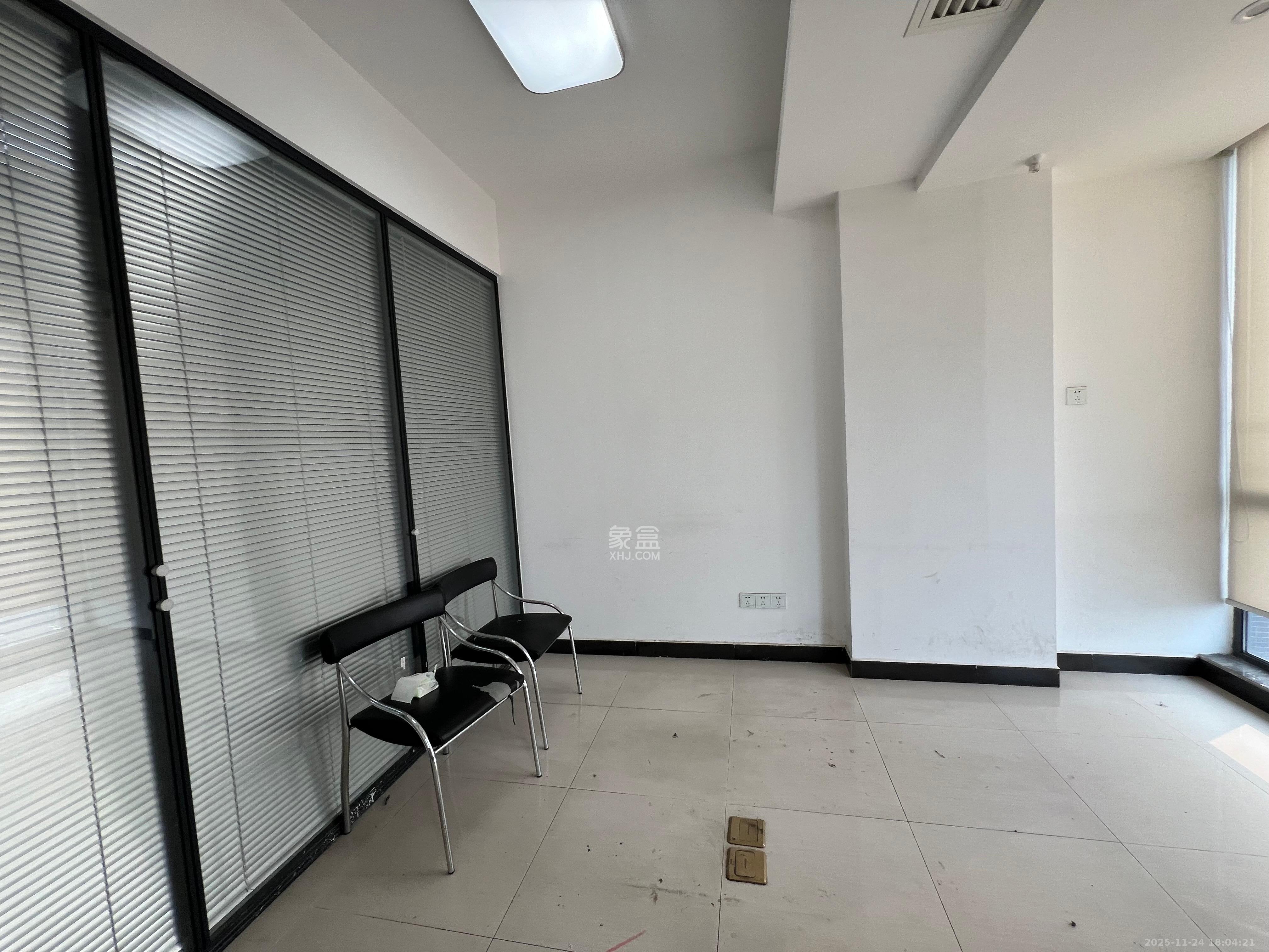 长房中庭国际（东郡华蓉广场）  3室2厅1卫    5500.0元/月室内图