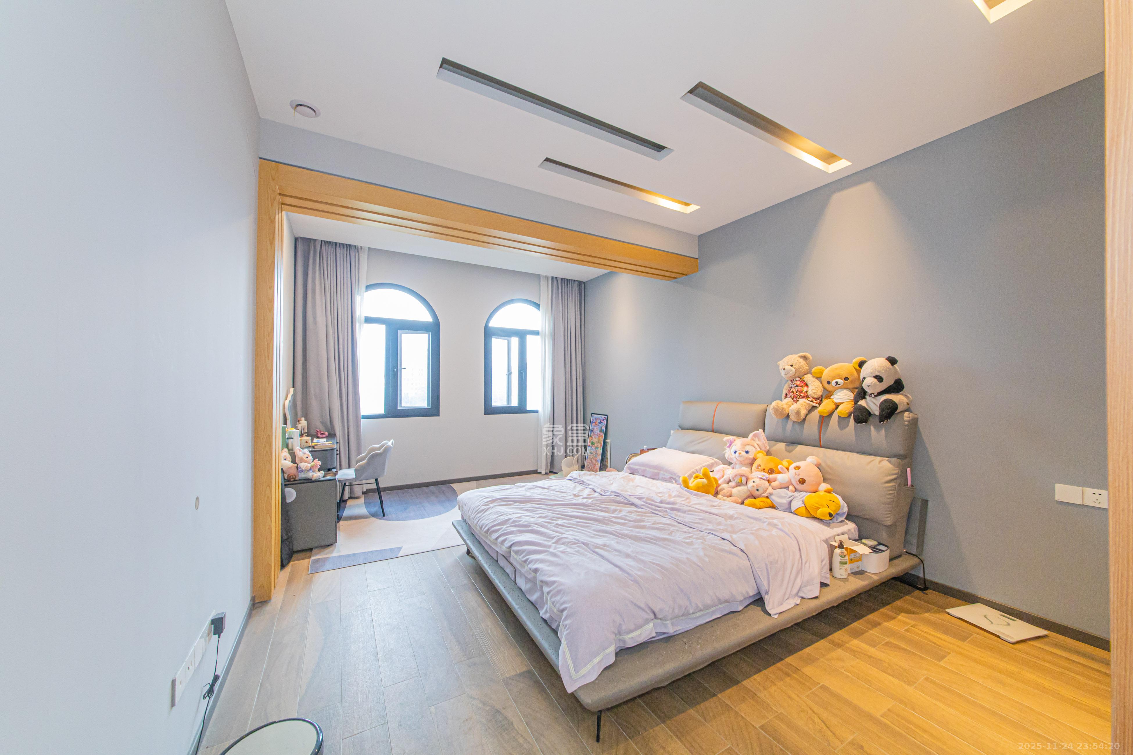 中建芙蓉和苑 6室2厅4卫 468.0万 中建芙蓉和苑 6室2厅4卫 468.0万卧室