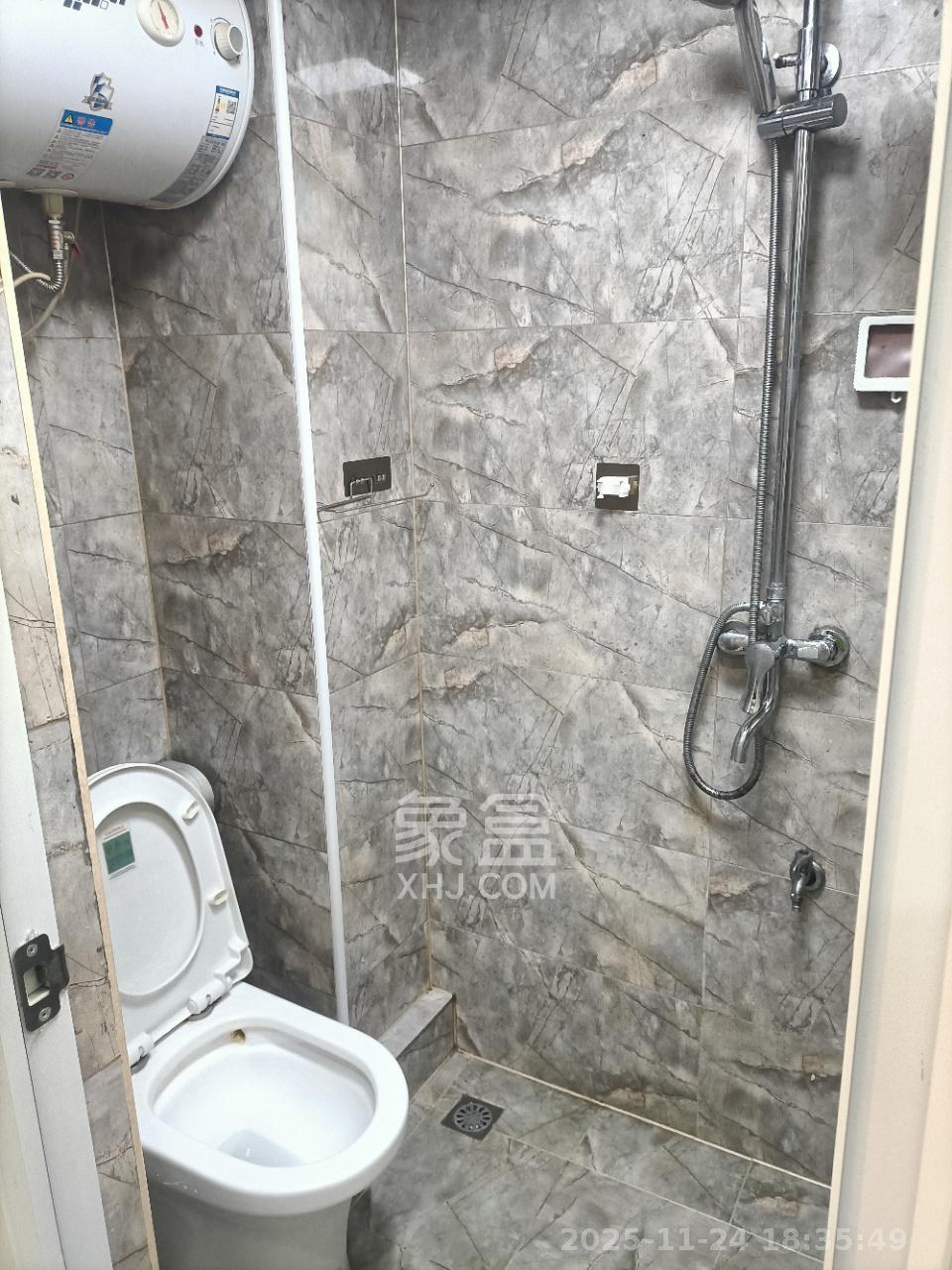 中交里城  1室1厅1卫    1500.0元/月室内图