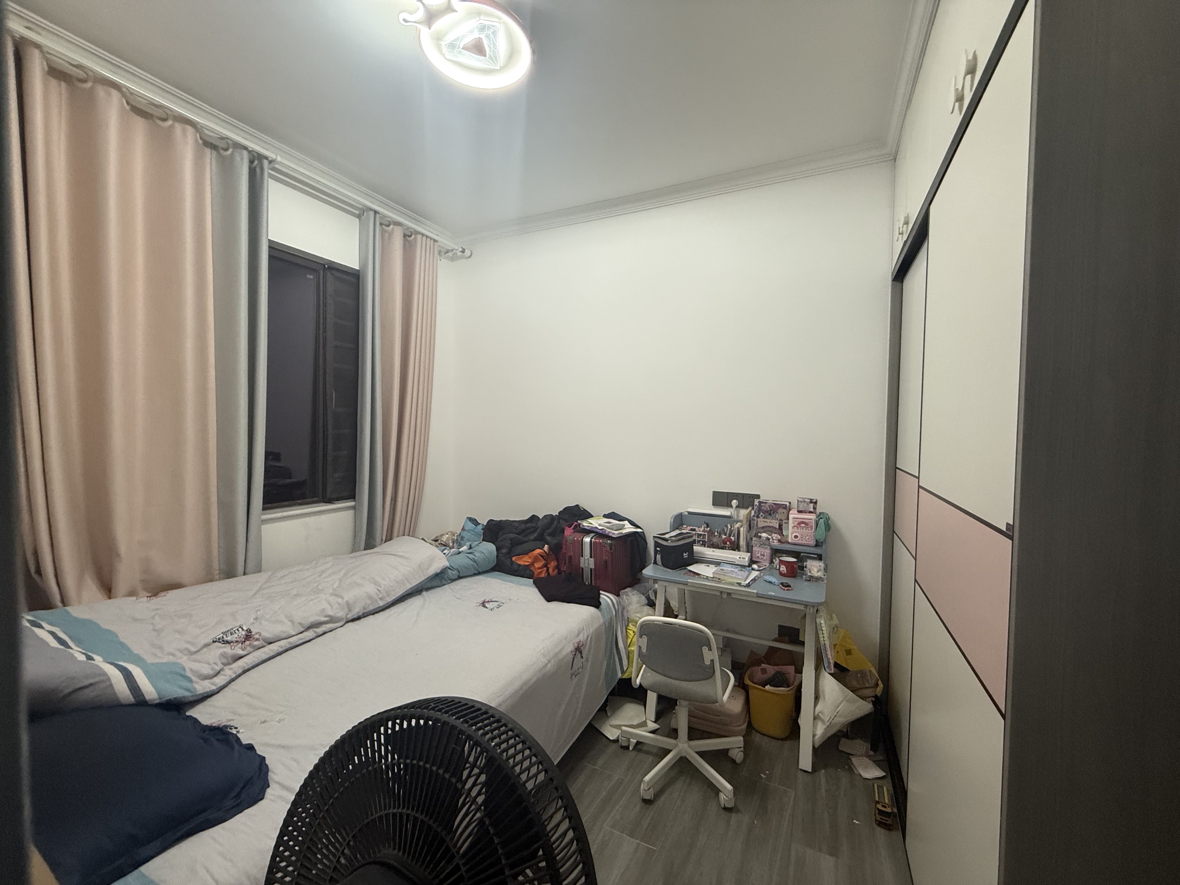 大同芙蓉二期(芙蓉广场)  3室2厅2卫    102.8万客厅