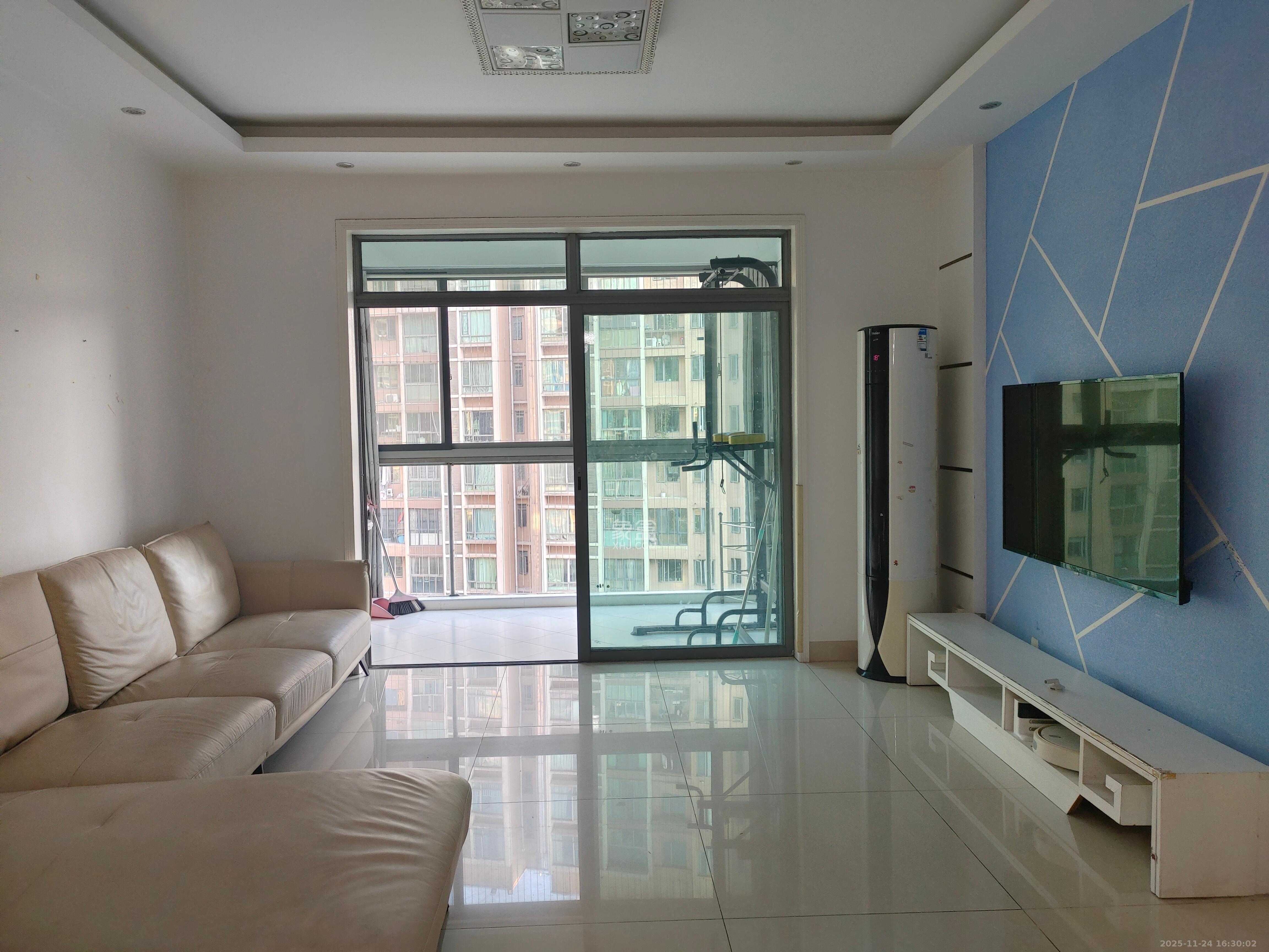 新城新世界一二三期 2室2厅1卫 2400.0元/月 新城新世界一二三期 2室2厅1卫 2400.0元/月室内图