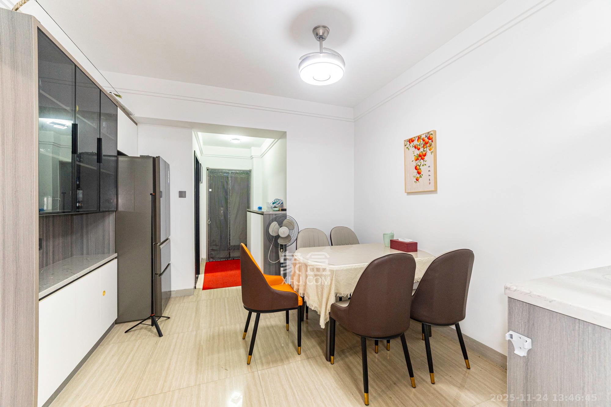 山水湾  1室2厅1卫    59.8万客厅