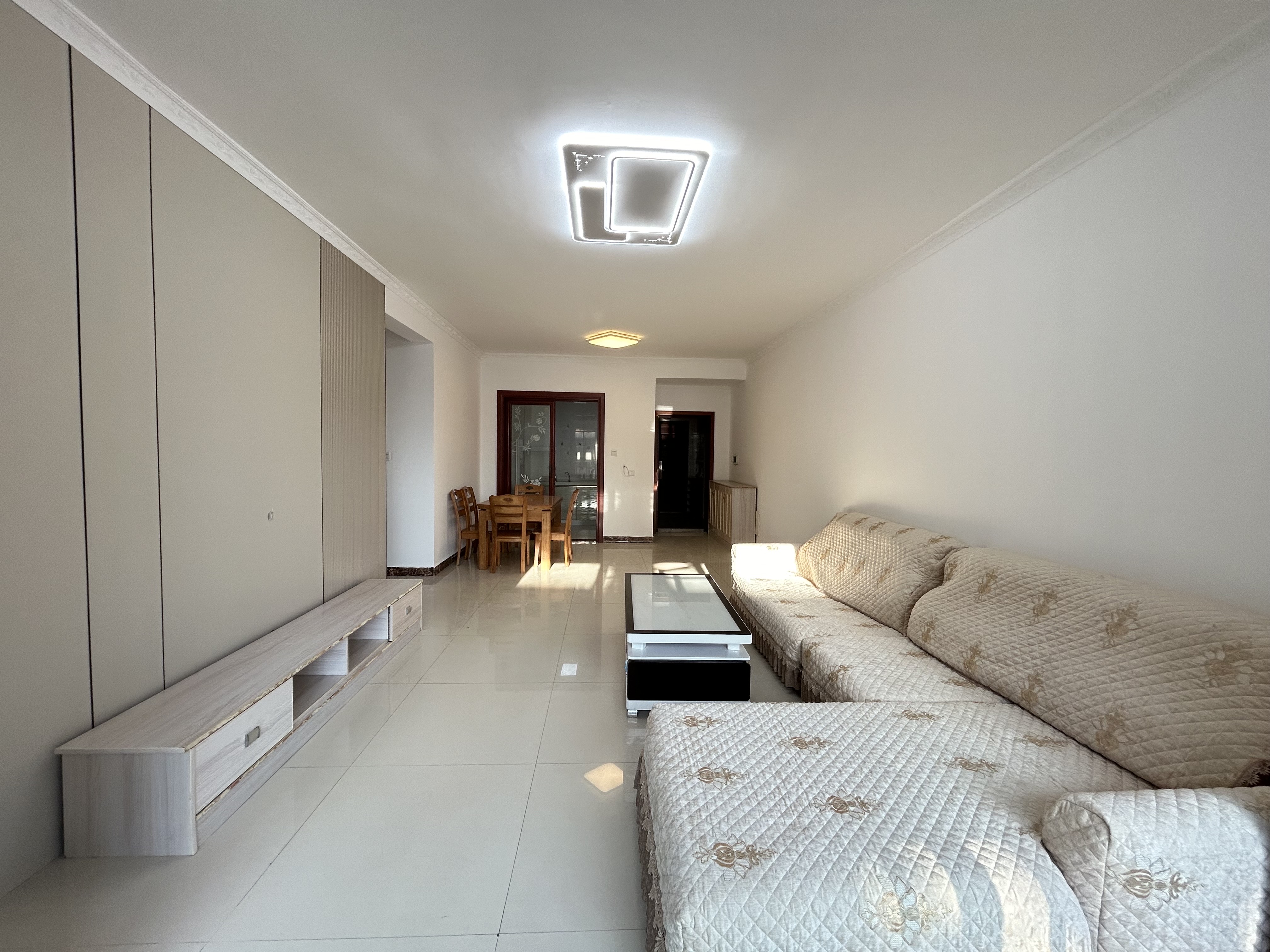 逸臣中央 3室2厅1卫 2000.0元/月 逸臣中央 3室2厅1卫 2000.0元/月室内图