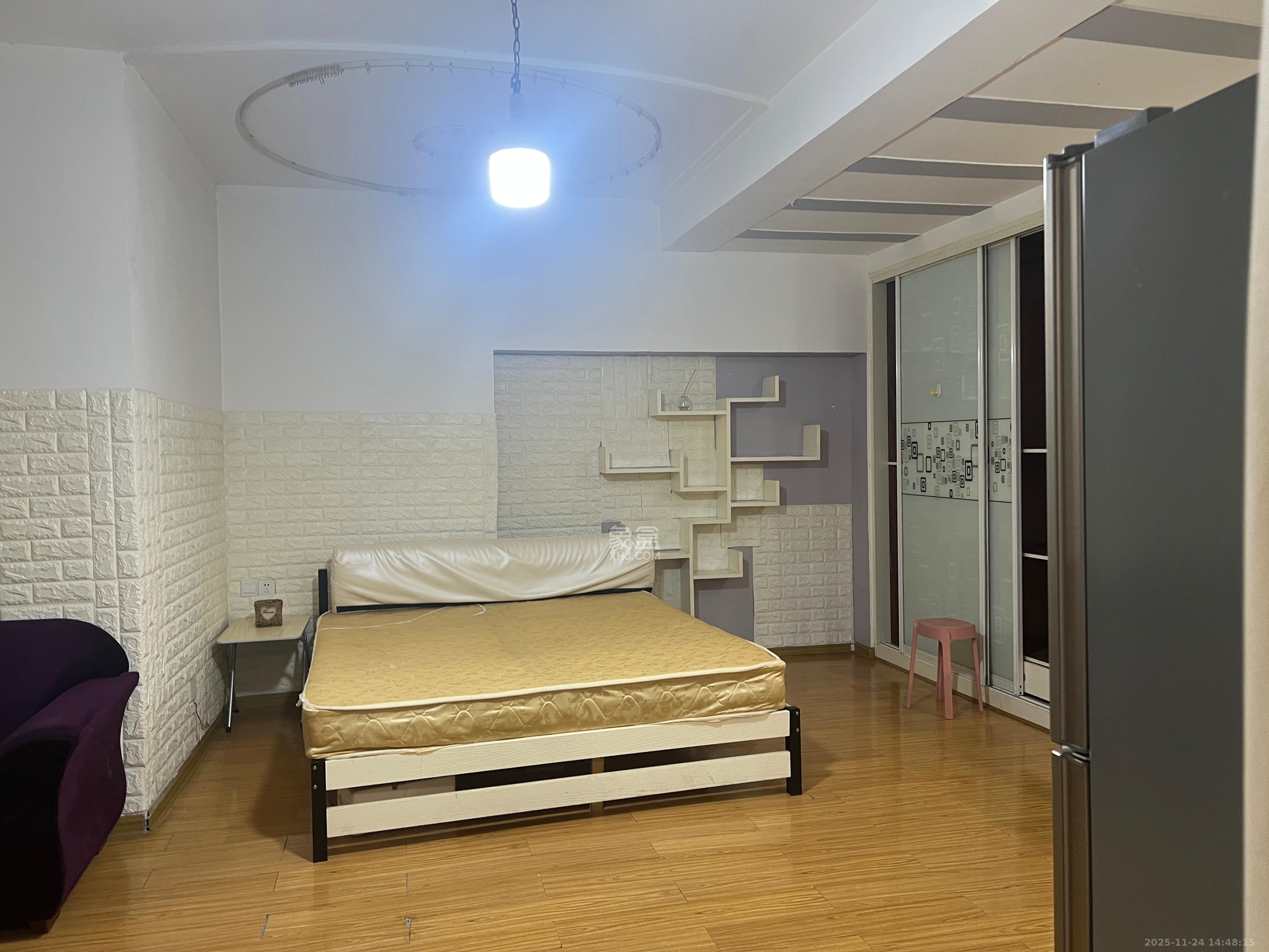 摩天一号  1室1厅1卫    1600.0元/月室内图