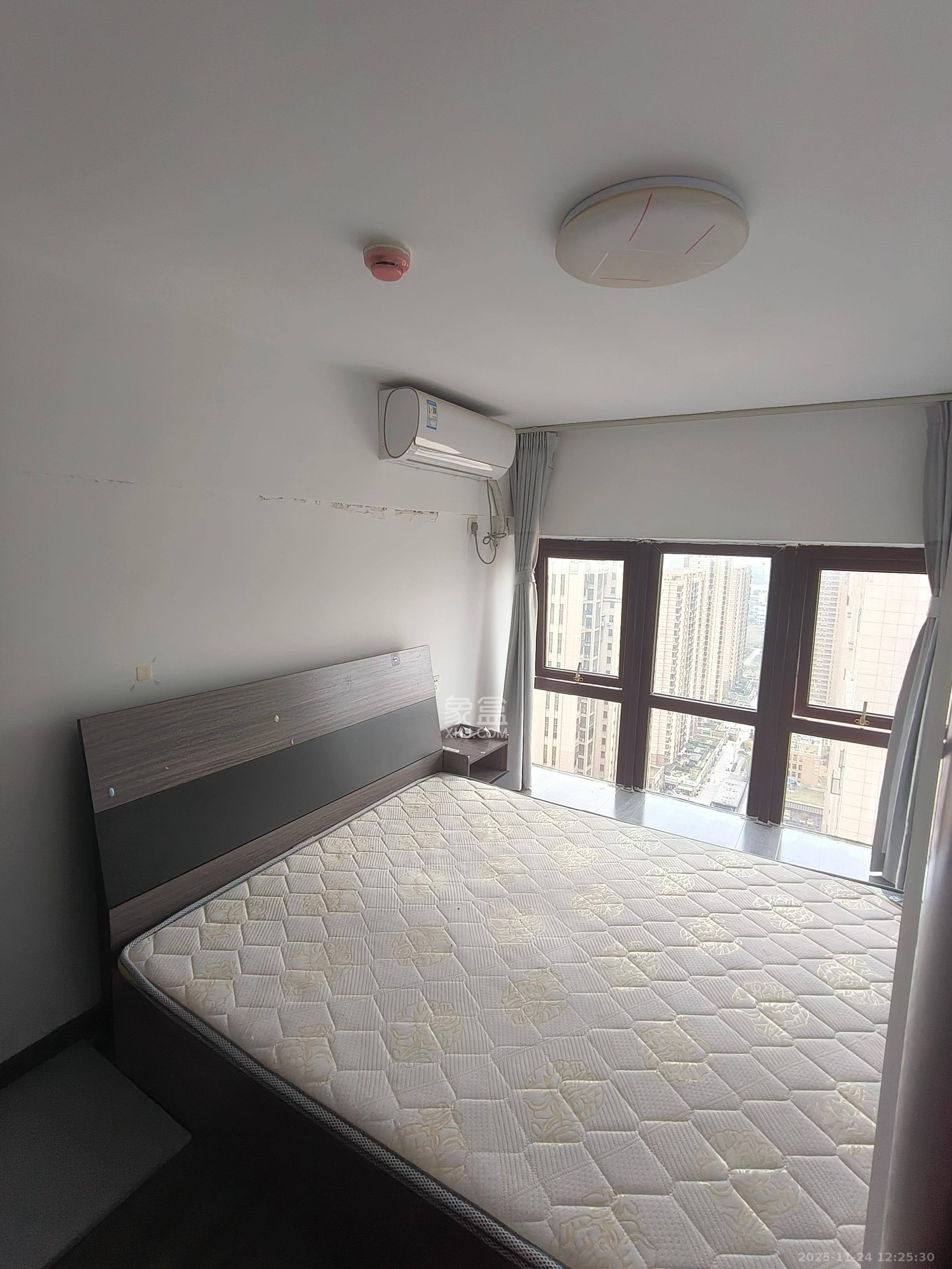 东方美地  4室2厅2卫    2500.0元/月