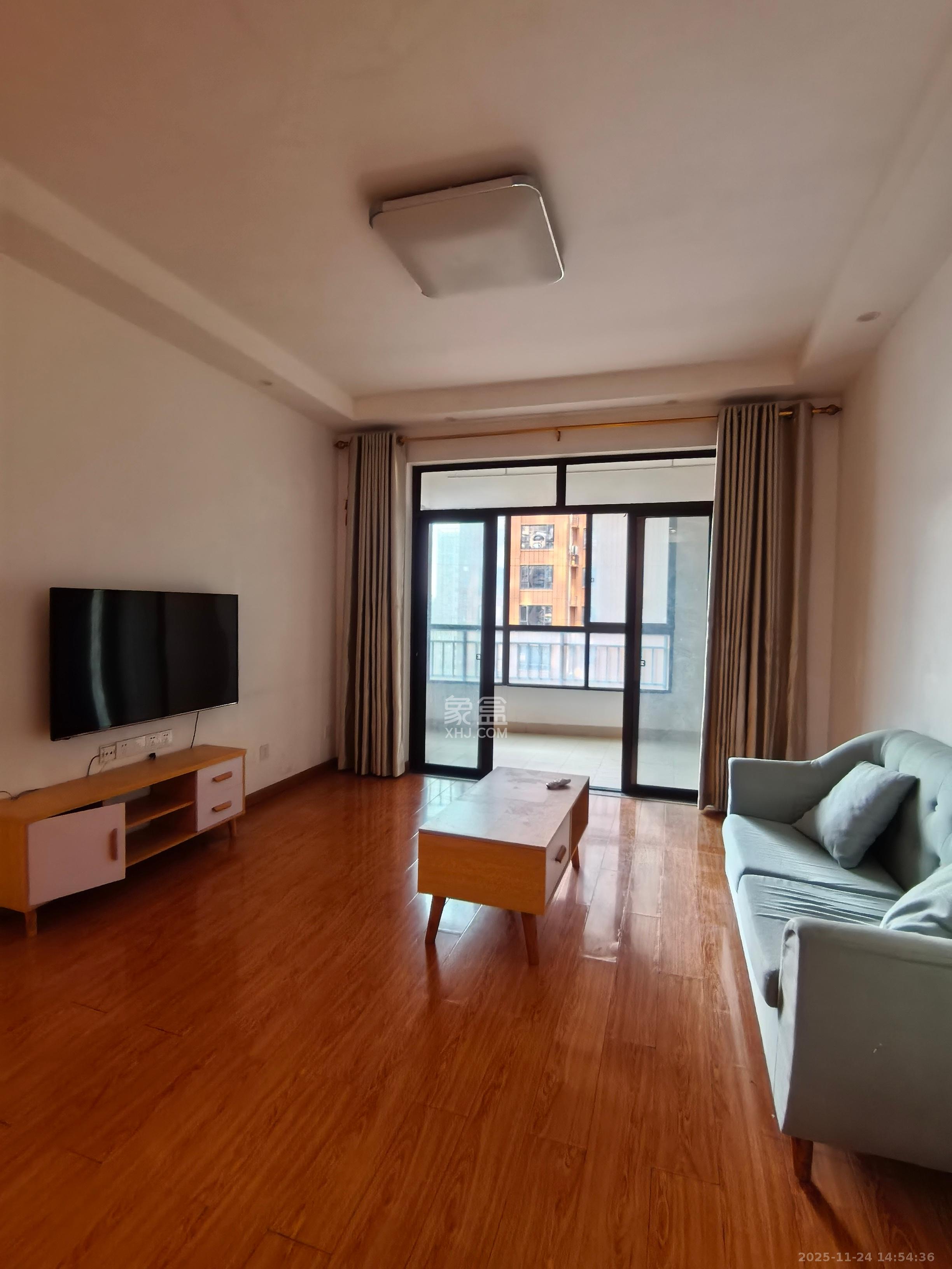 融科檀香山（融科紫檀、香山国际）  2室2厅1卫    2400.0元/月