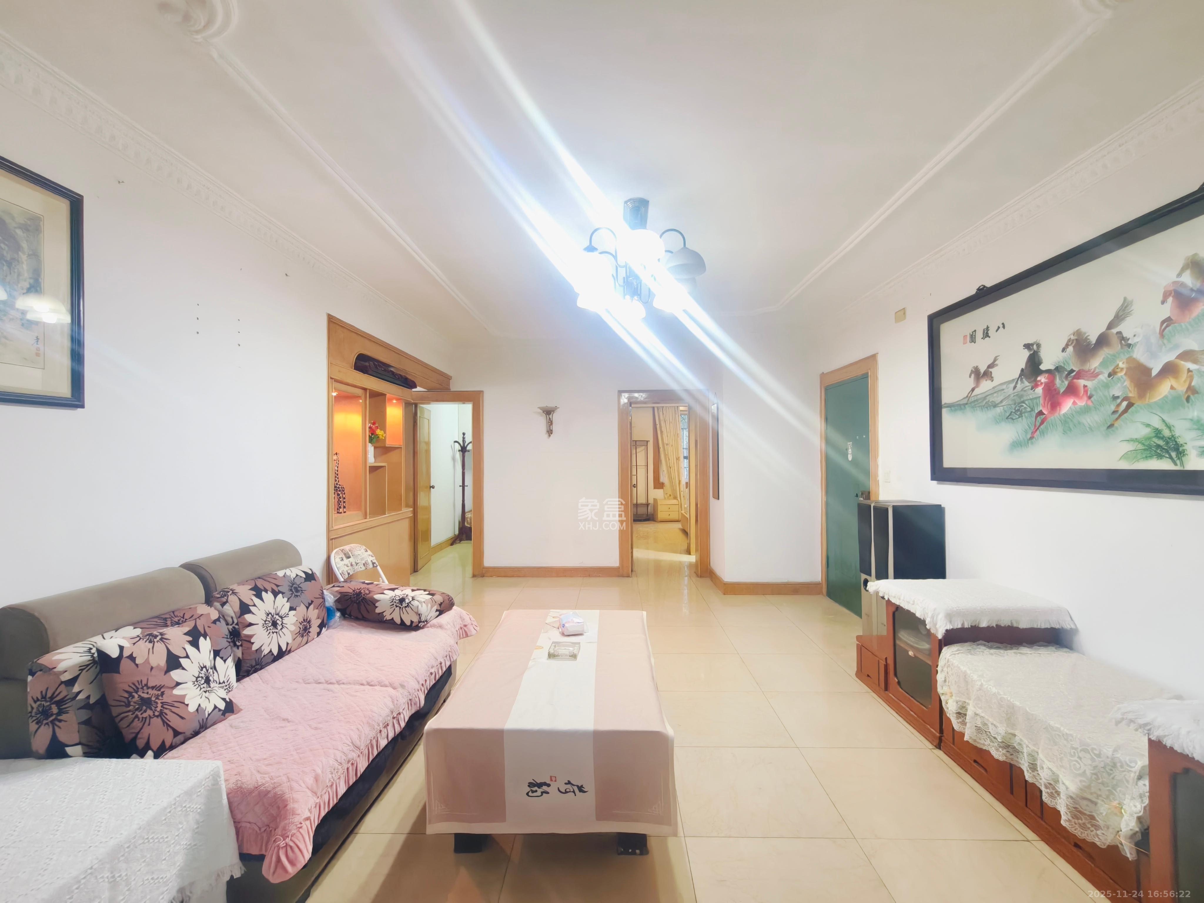 德雅精品公寓 3室2厅1卫 2500.0元/月 德雅精品公寓 3室2厅1卫 2500.0元/月室内图