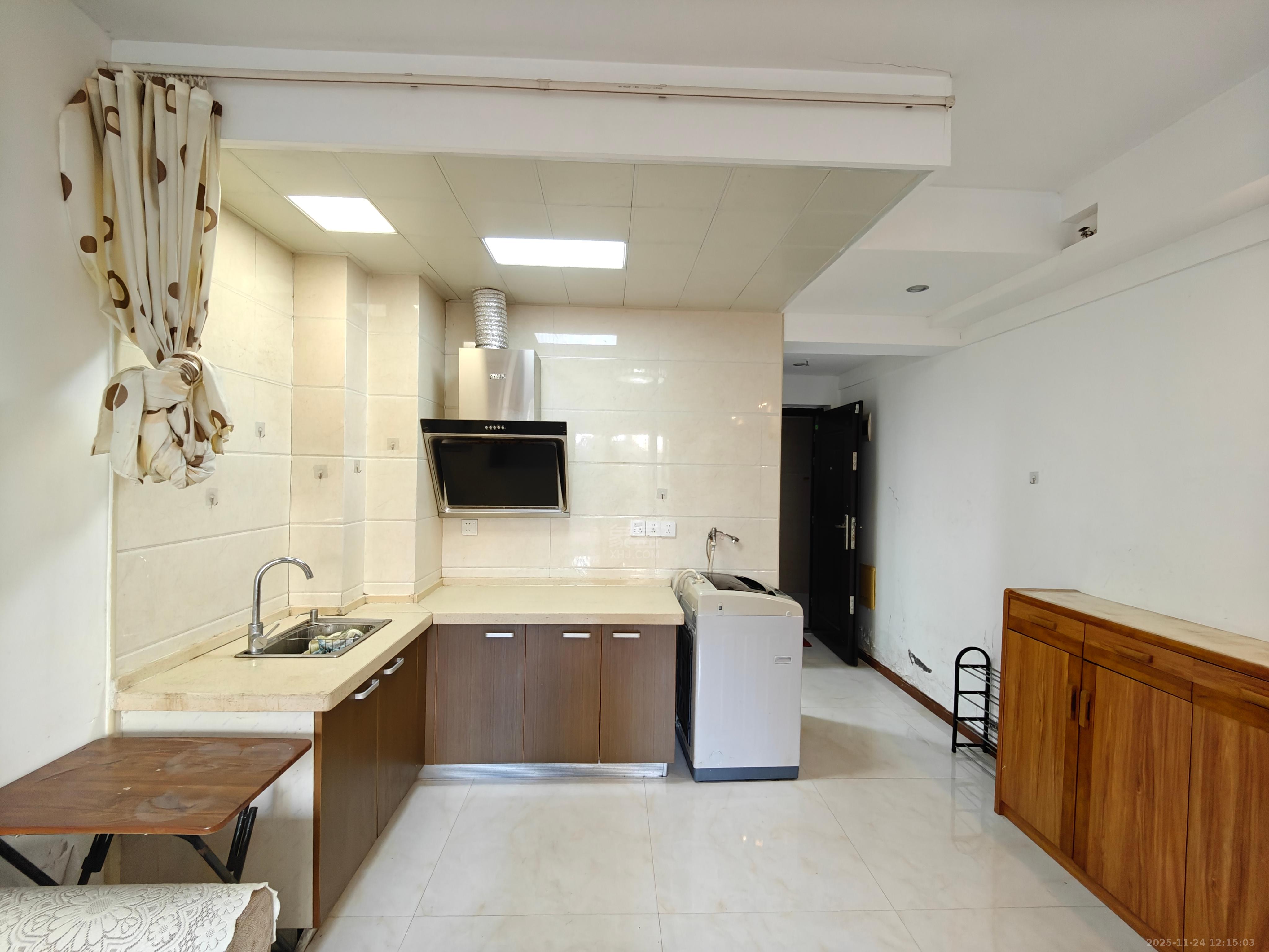 美的城三期  1室1厅1卫    1100.0元/月室内图