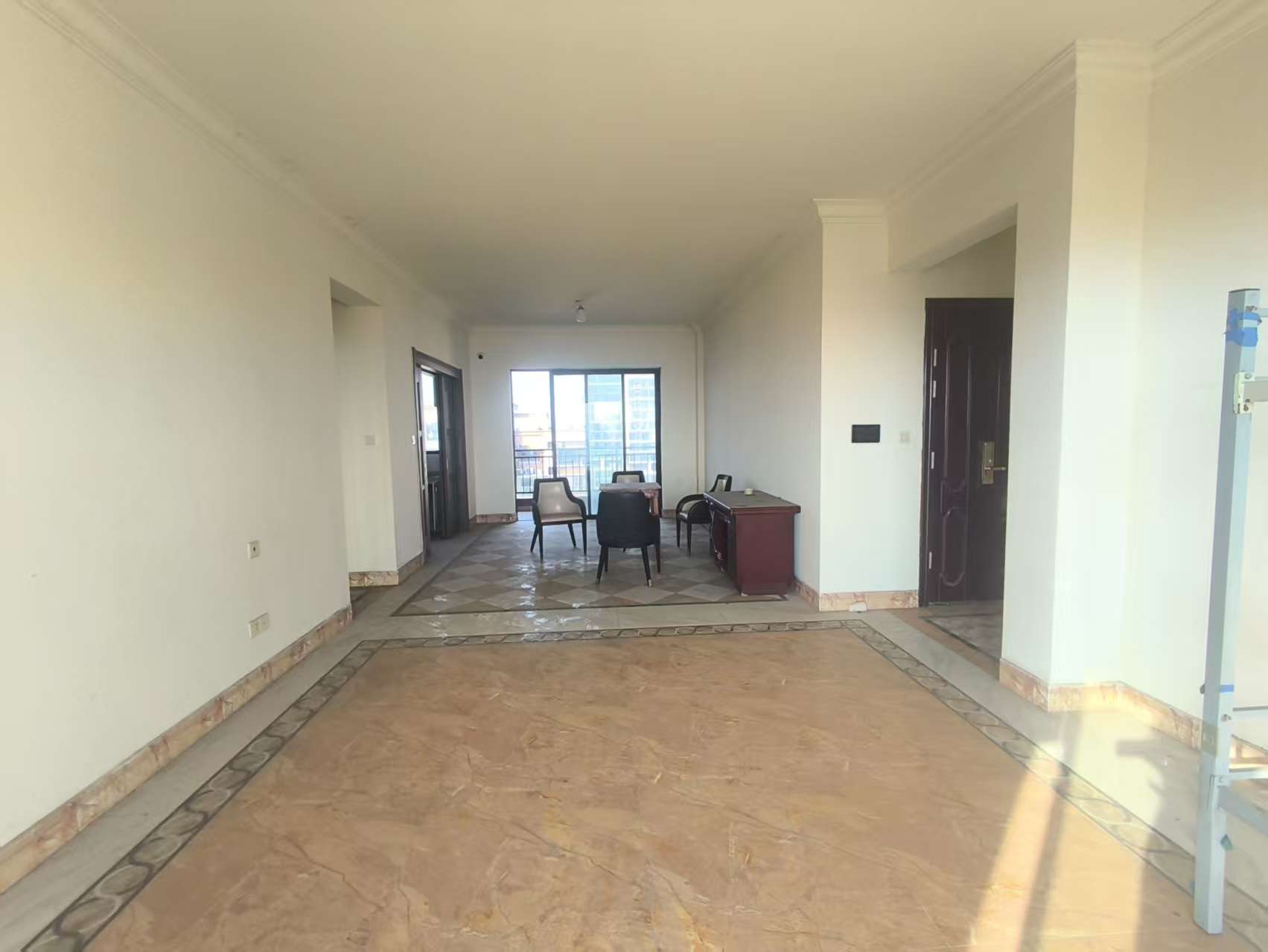 碧桂园 3室2厅2卫 2200.0元/月 碧桂园 3室2厅2卫 2200.0元/月室内图