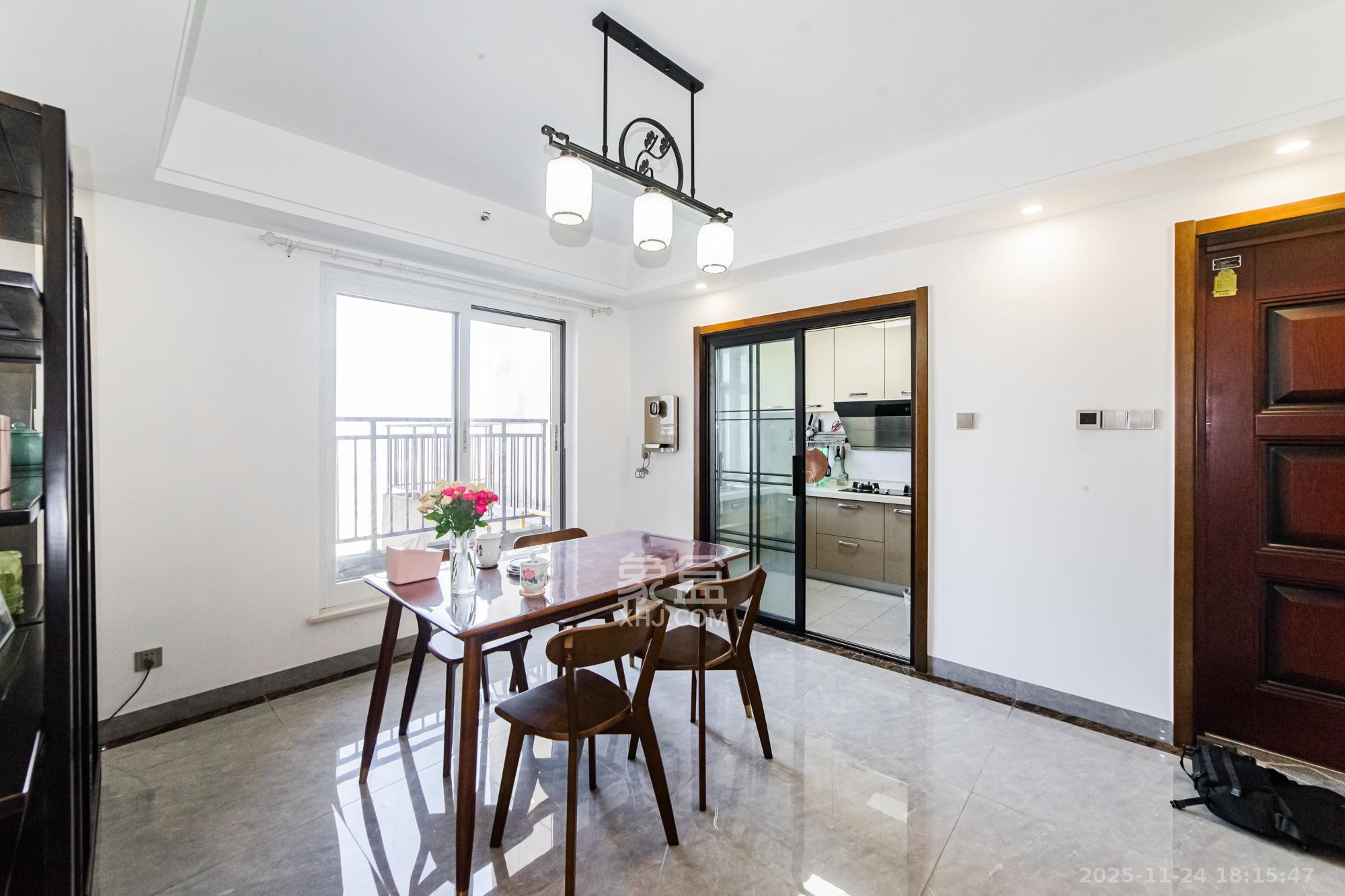 北辰三角洲C2区 3室2厅2卫 248.0万 北辰三角洲C2区 3室2厅2卫 248.0万客厅