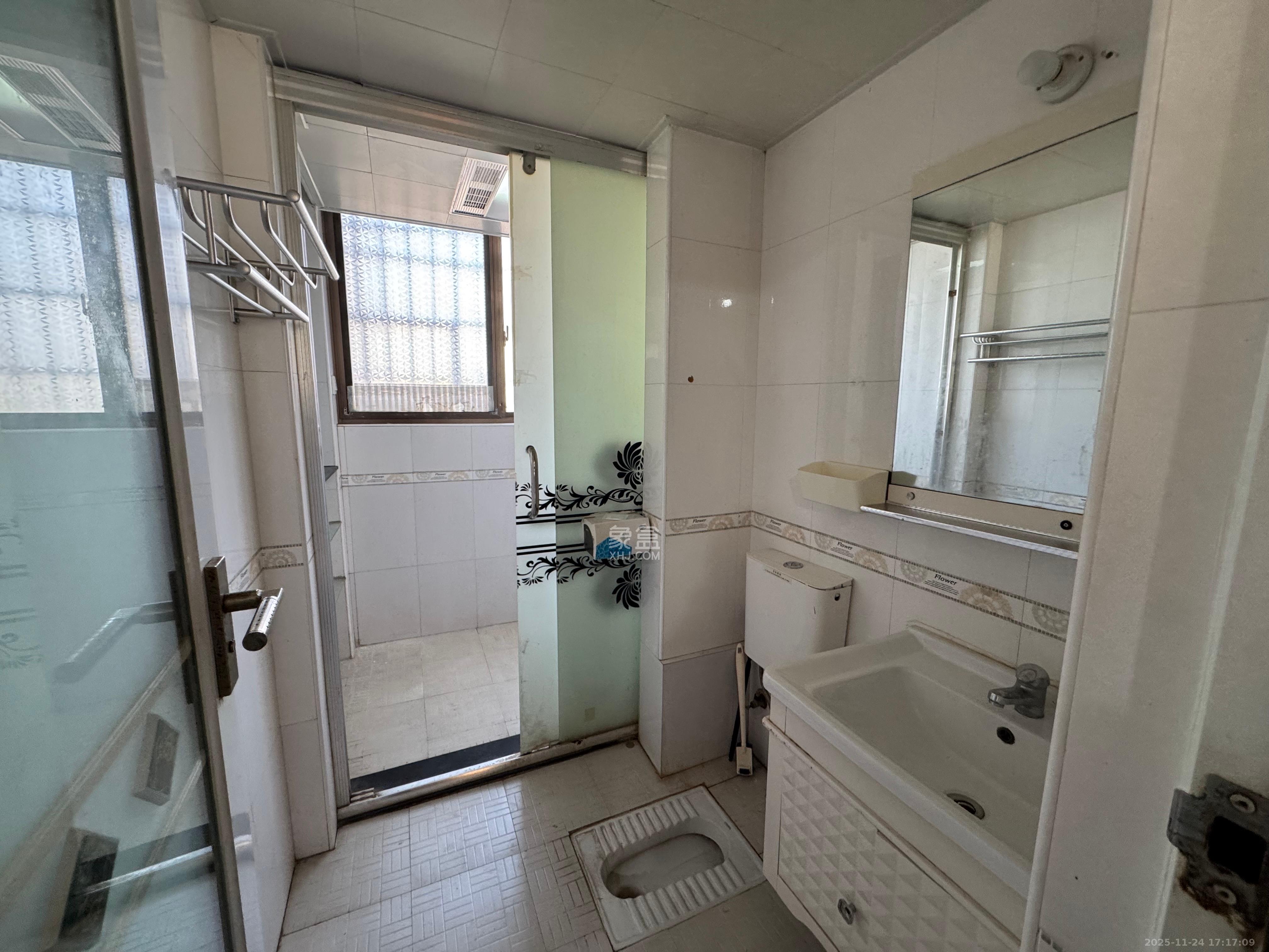 岳泰理想城 3室2厅1卫 2500.0元/月 岳泰理想城 3室2厅1卫 2500.0元/月室内图