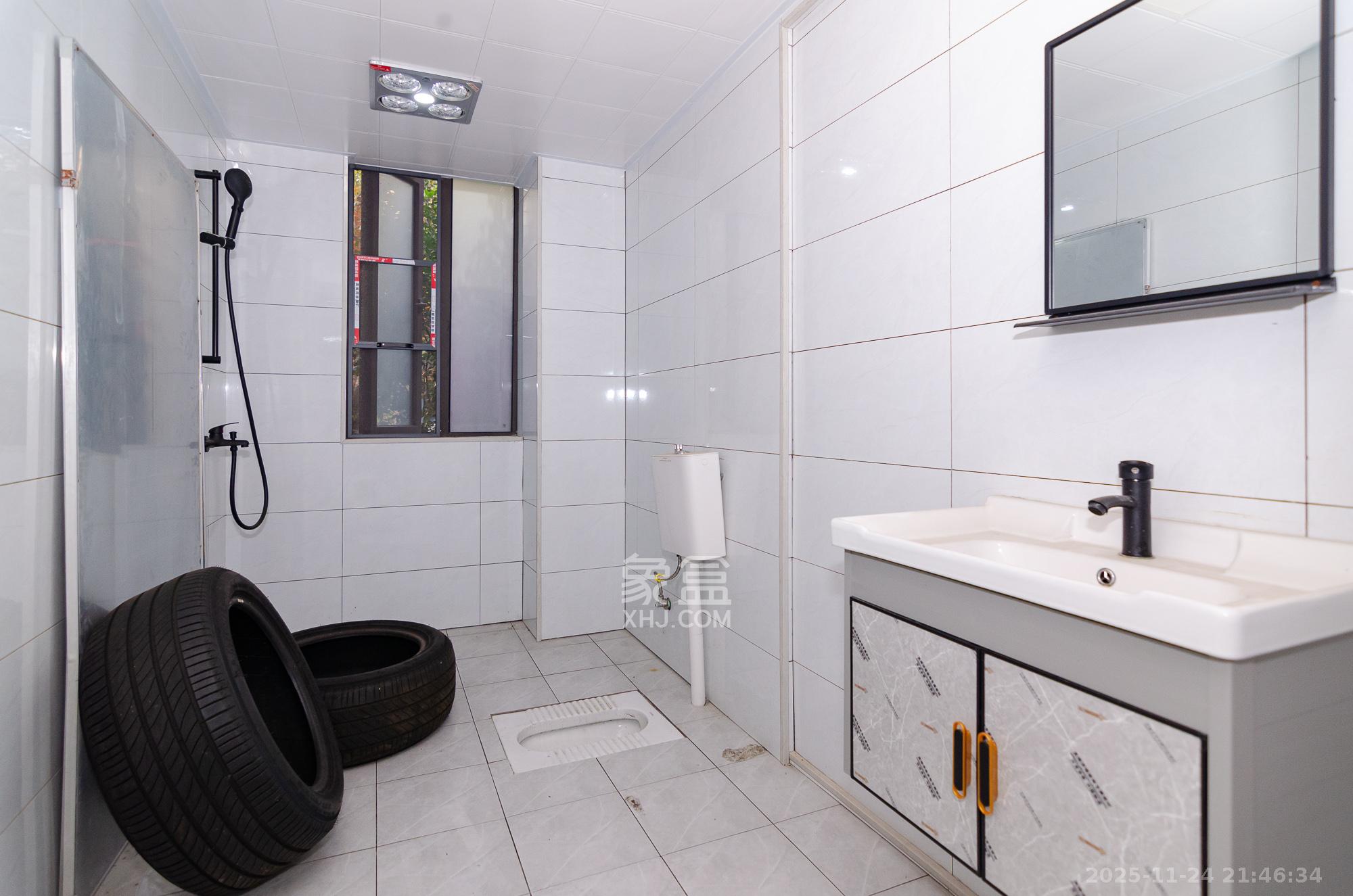 三润城（三润星城）  4室2厅2卫    100.0万卫生间