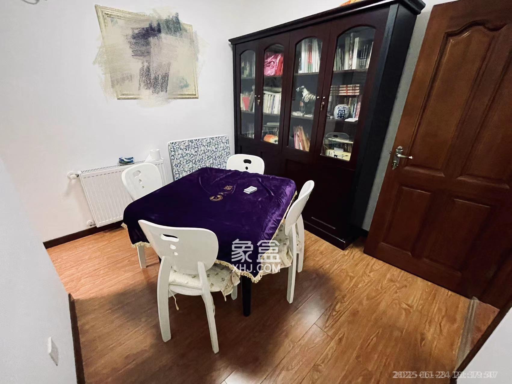 春满江南 4室2厅3卫 118.0万 春满江南 4室2厅3卫 118.0万客厅