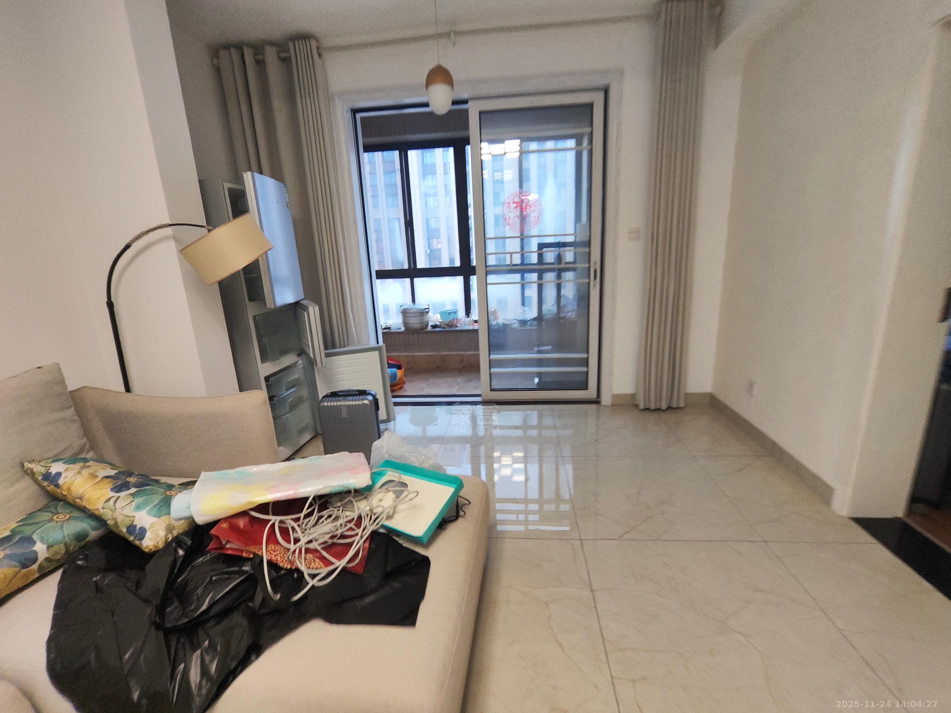 中泰财富湘江  3室2厅1卫    2000.0元/月室内图