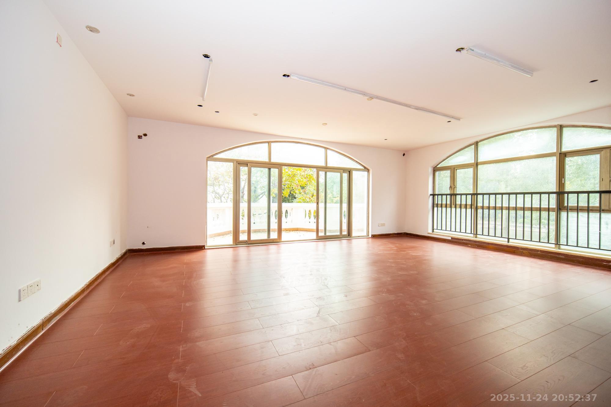 碧桂园威尼斯城  6室4厅4卫    1780.0万卧室