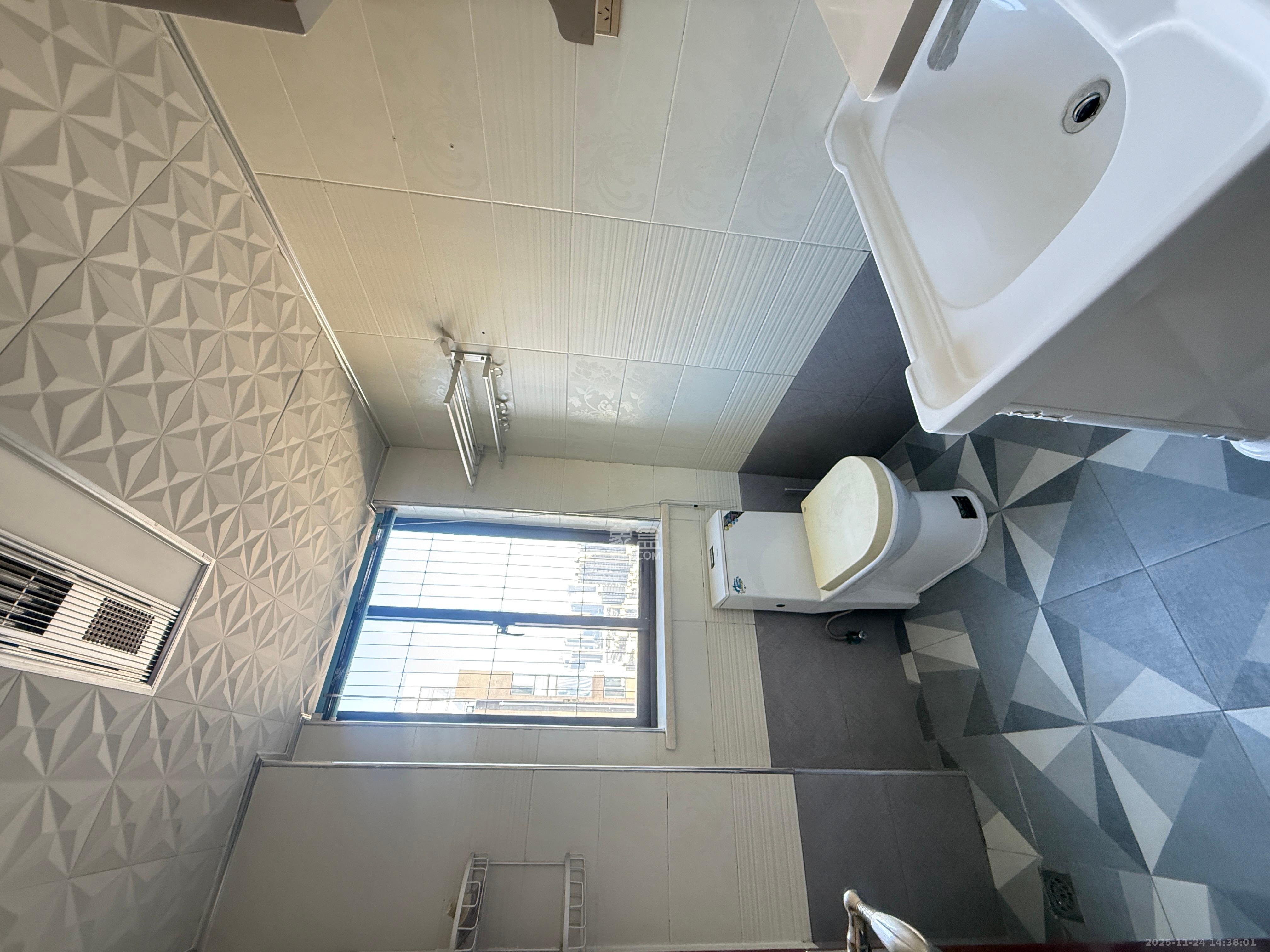 融科东南海  3室2厅1卫    2800.0元/月室内图