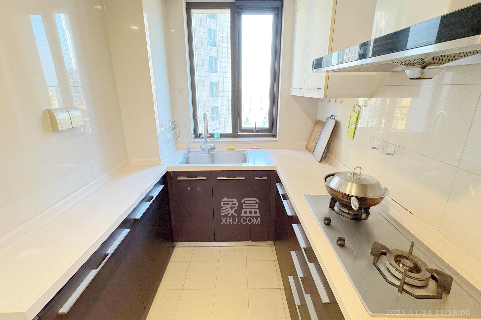 华远华中心  4室2厅5卫    600.0万厨房