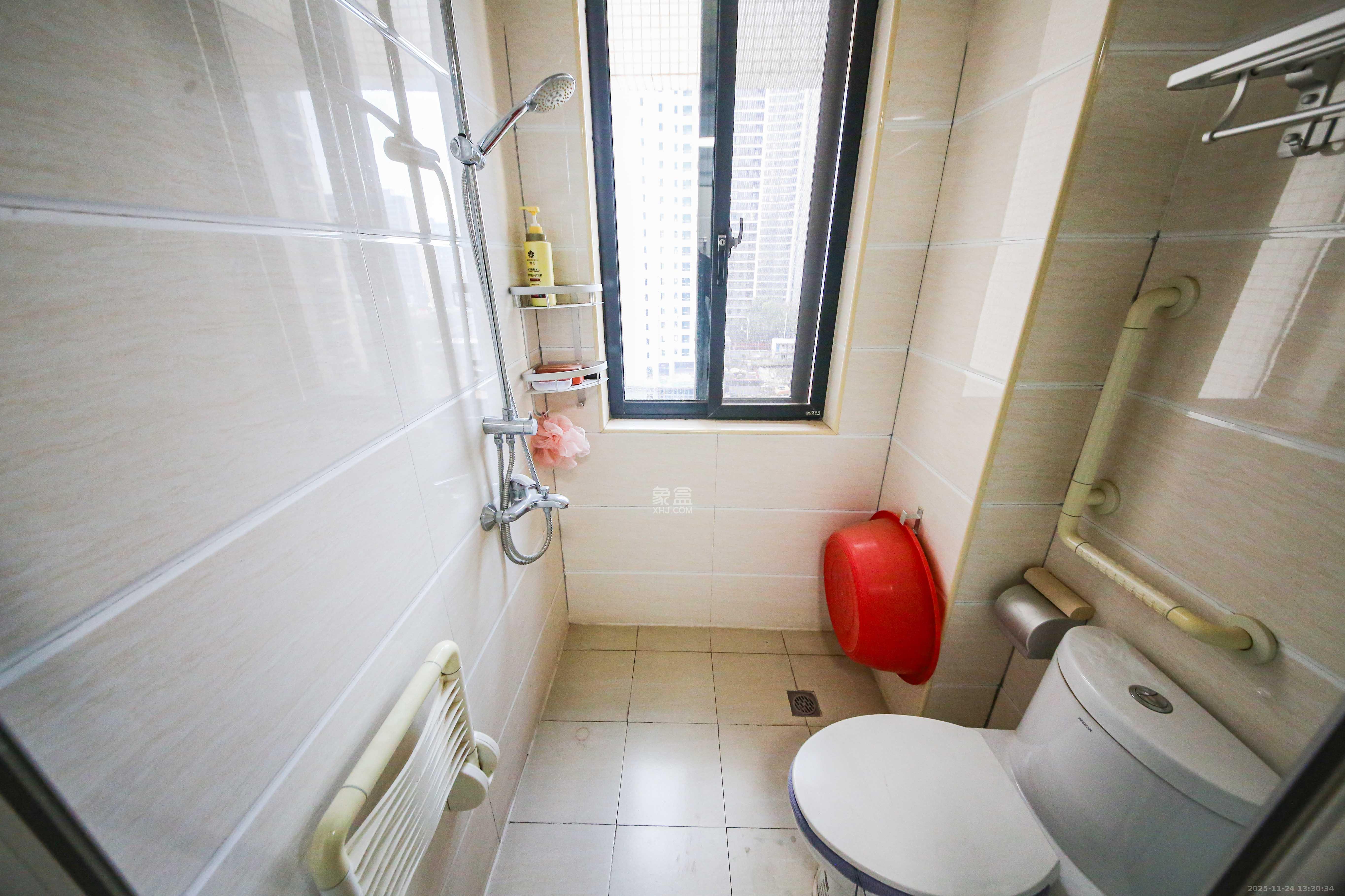 钱隆学府一、二期  3室2厅2卫    105.0万卫生间