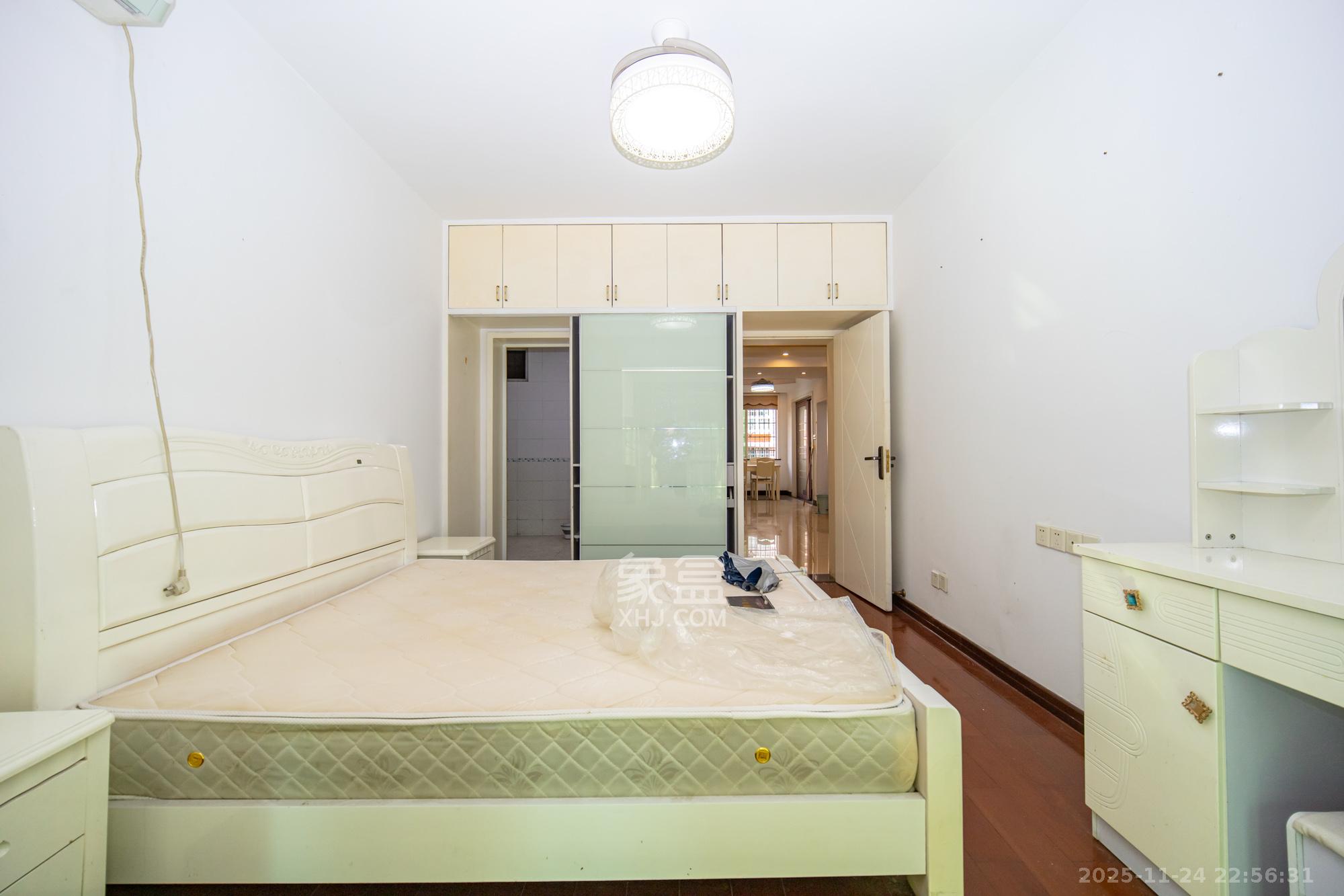 广泰家园  3室2厅2卫    60.0万卧室