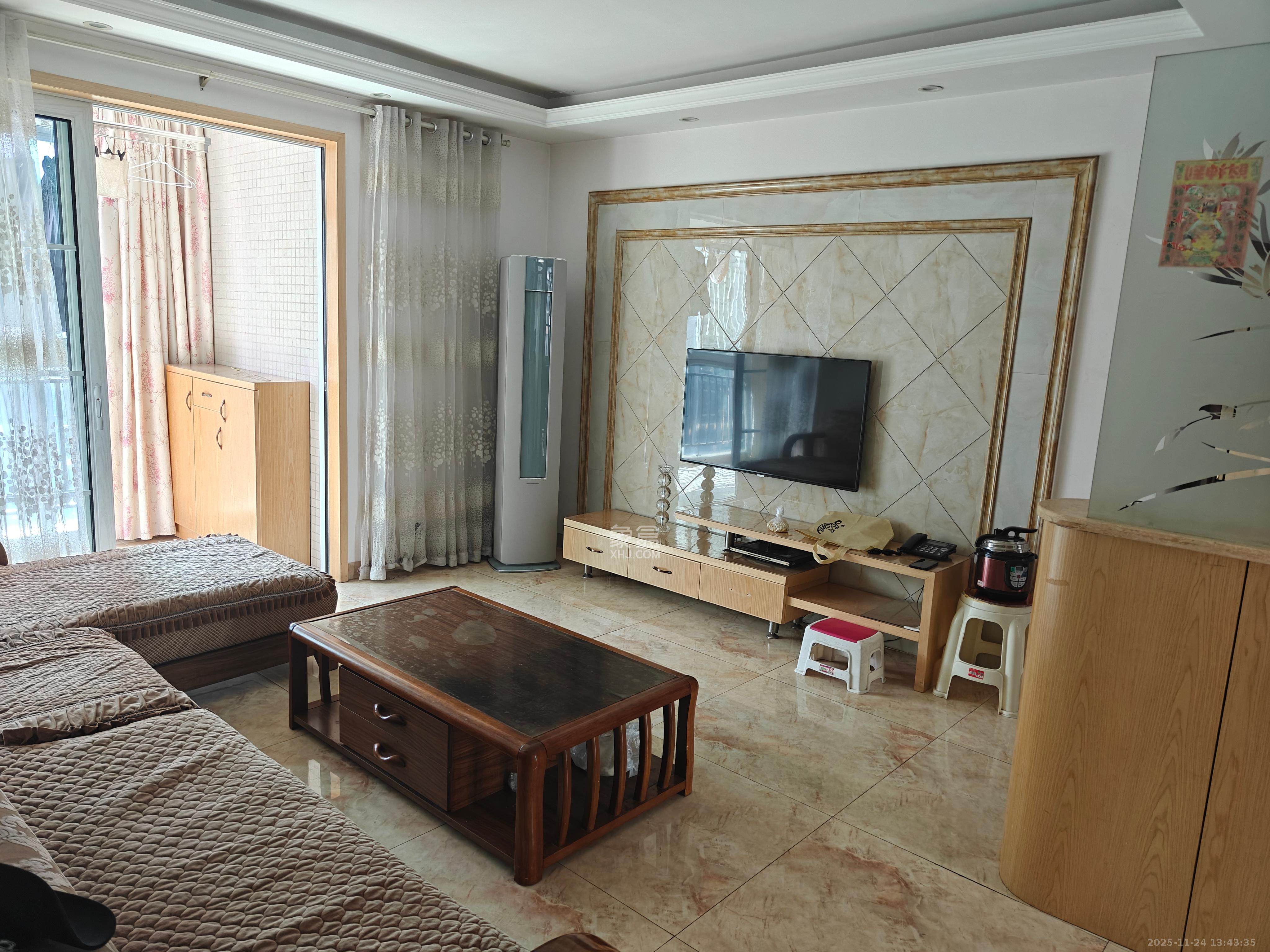 新城新世界一二三期  4室2厅2卫    2800.0元/月