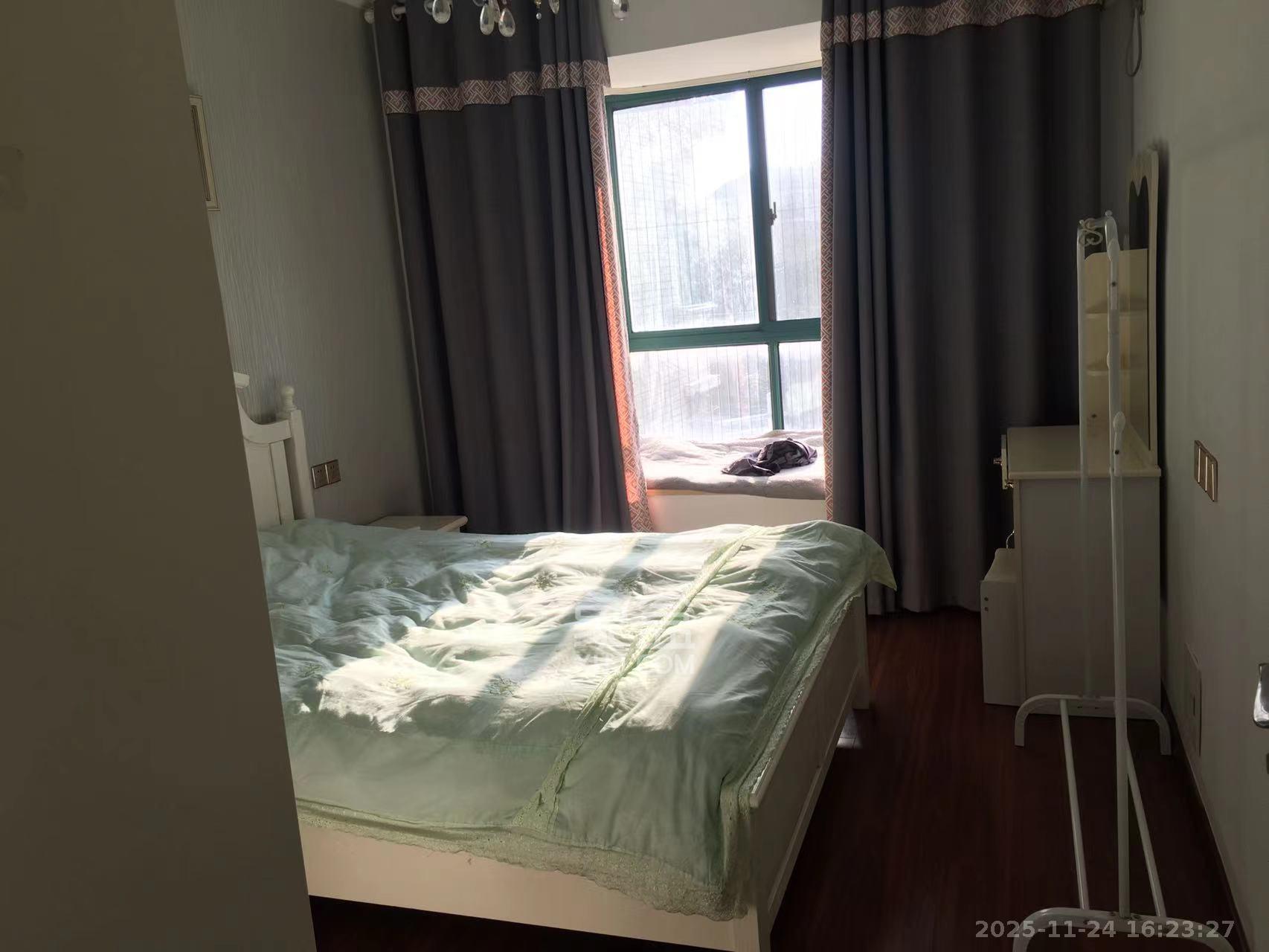 天和华城  3室2厅1卫    2400.0元/月室内图