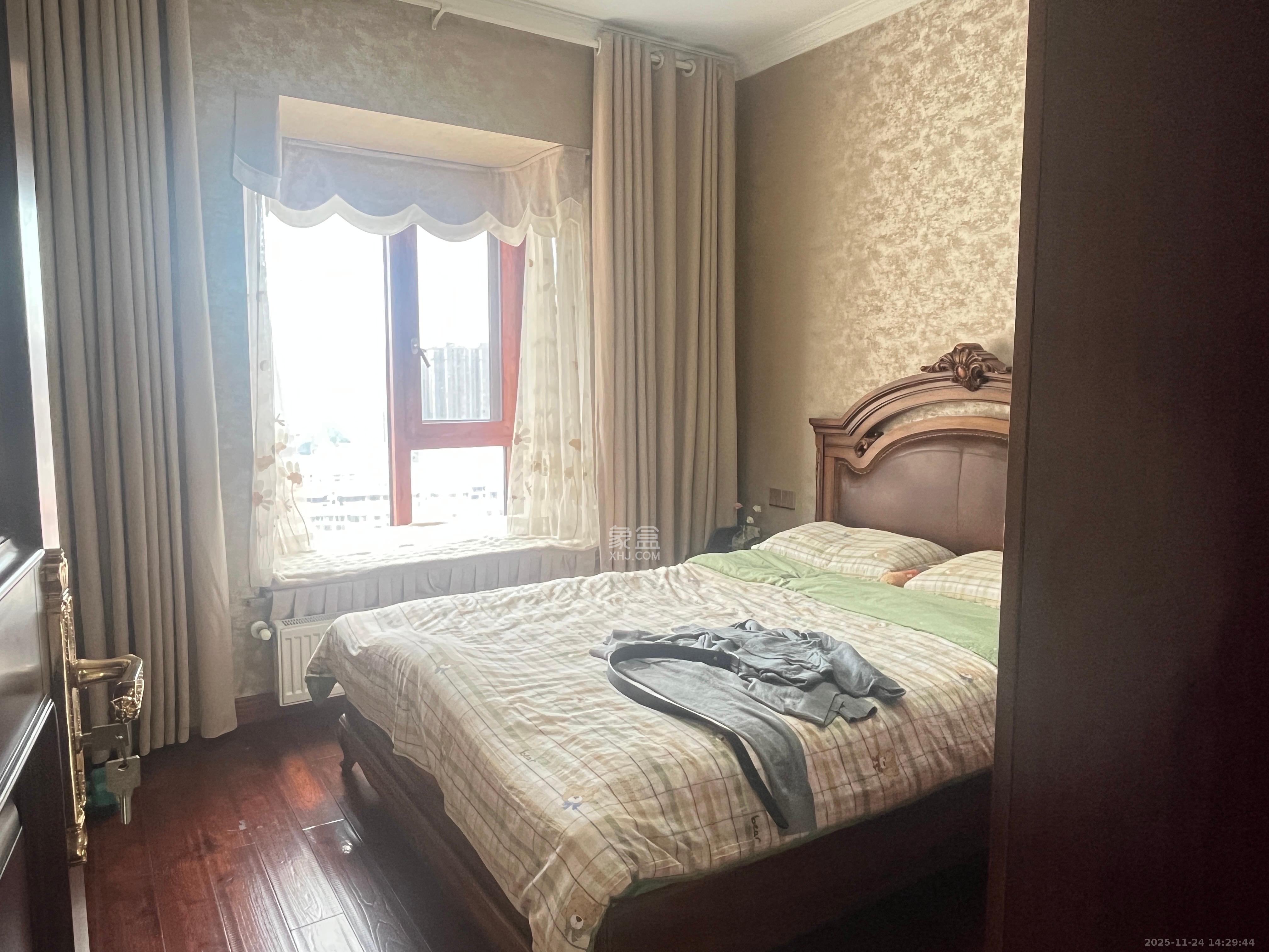 江山帝景雅典  3室2厅1卫    3000.0元/月