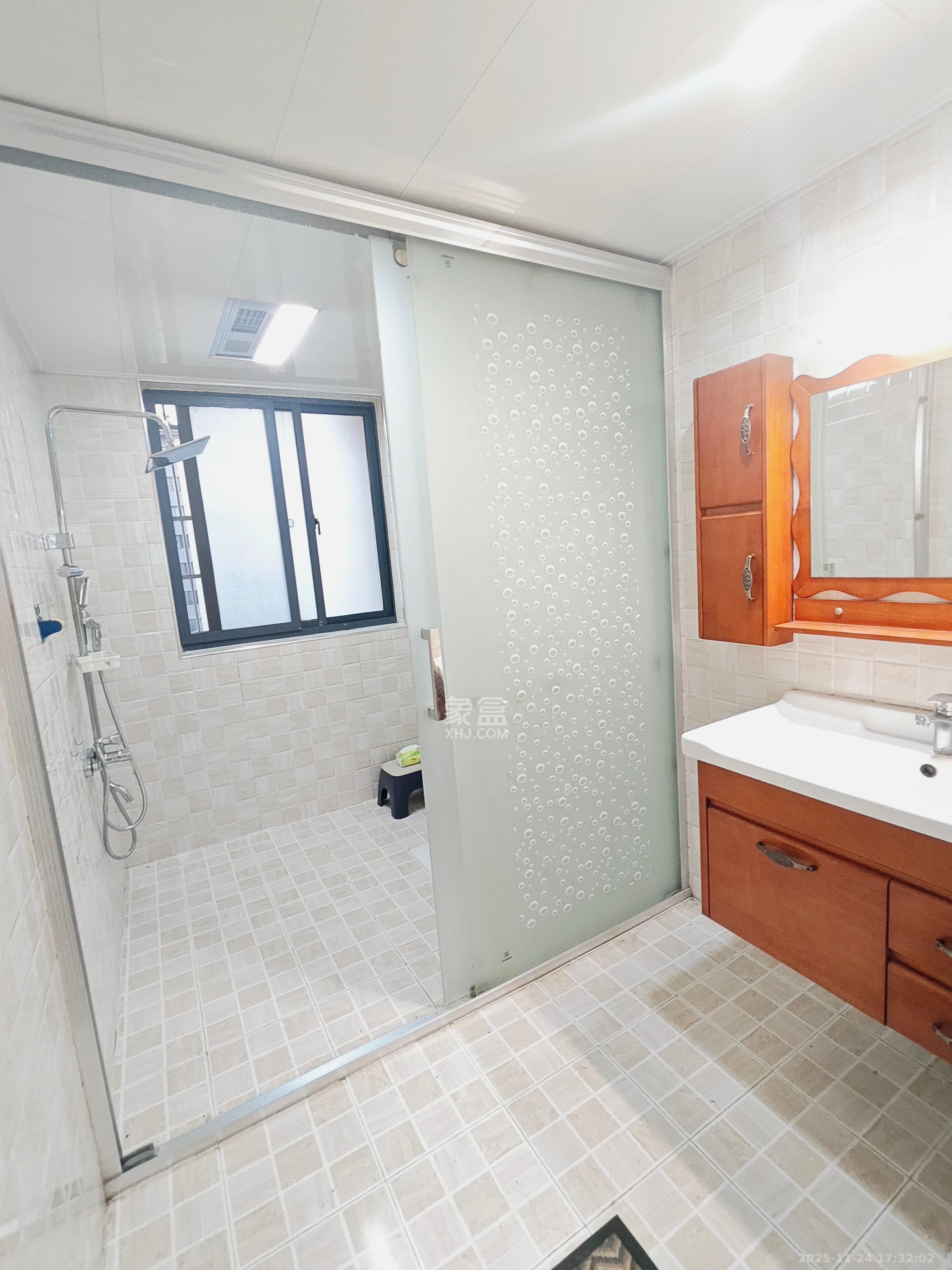 金科东方大院五期 3室2厅2卫 2500.0元/月 金科东方大院五期 3室2厅2卫 2500.0元/月室内图